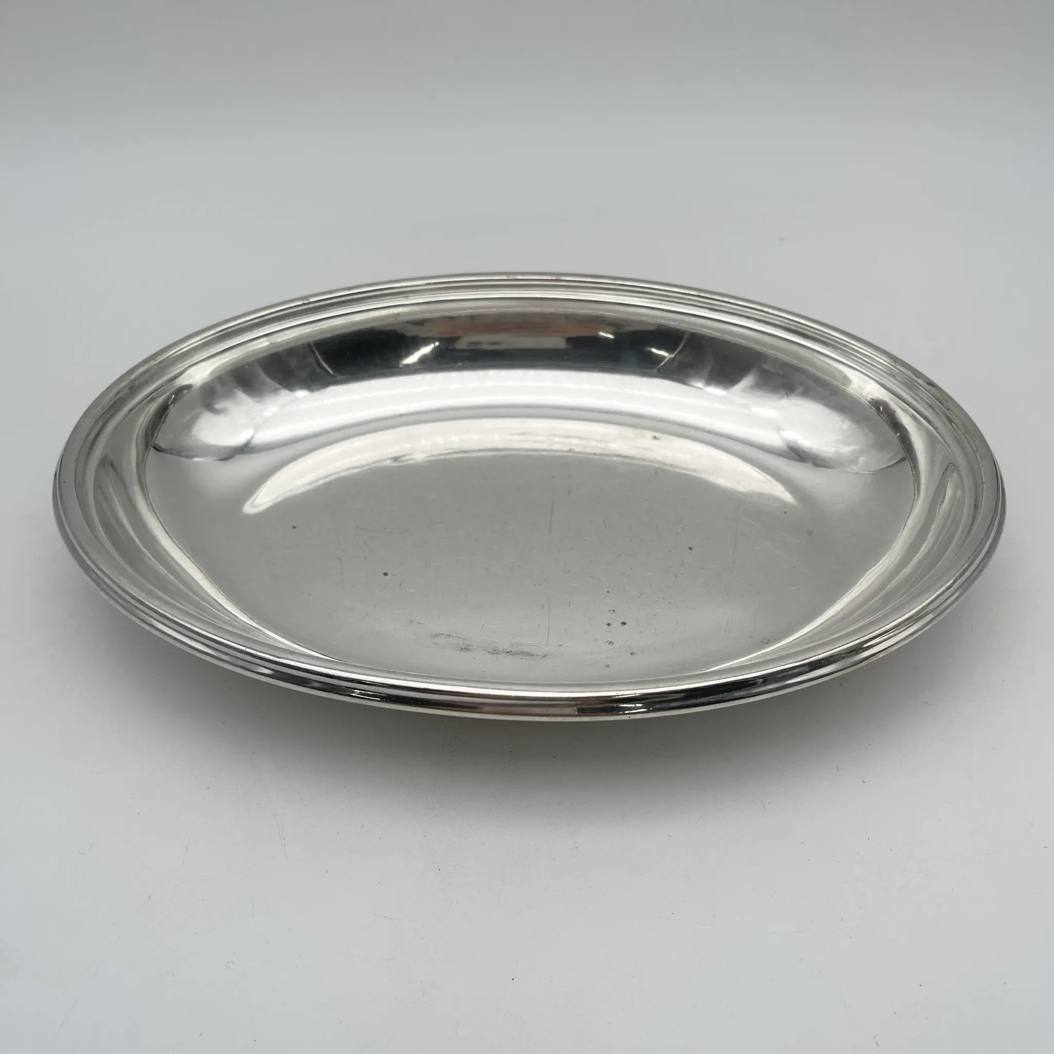[Antique] Entre dish (platter with lid) / 1894 / Silver plate / England / Acanthus, removable handle