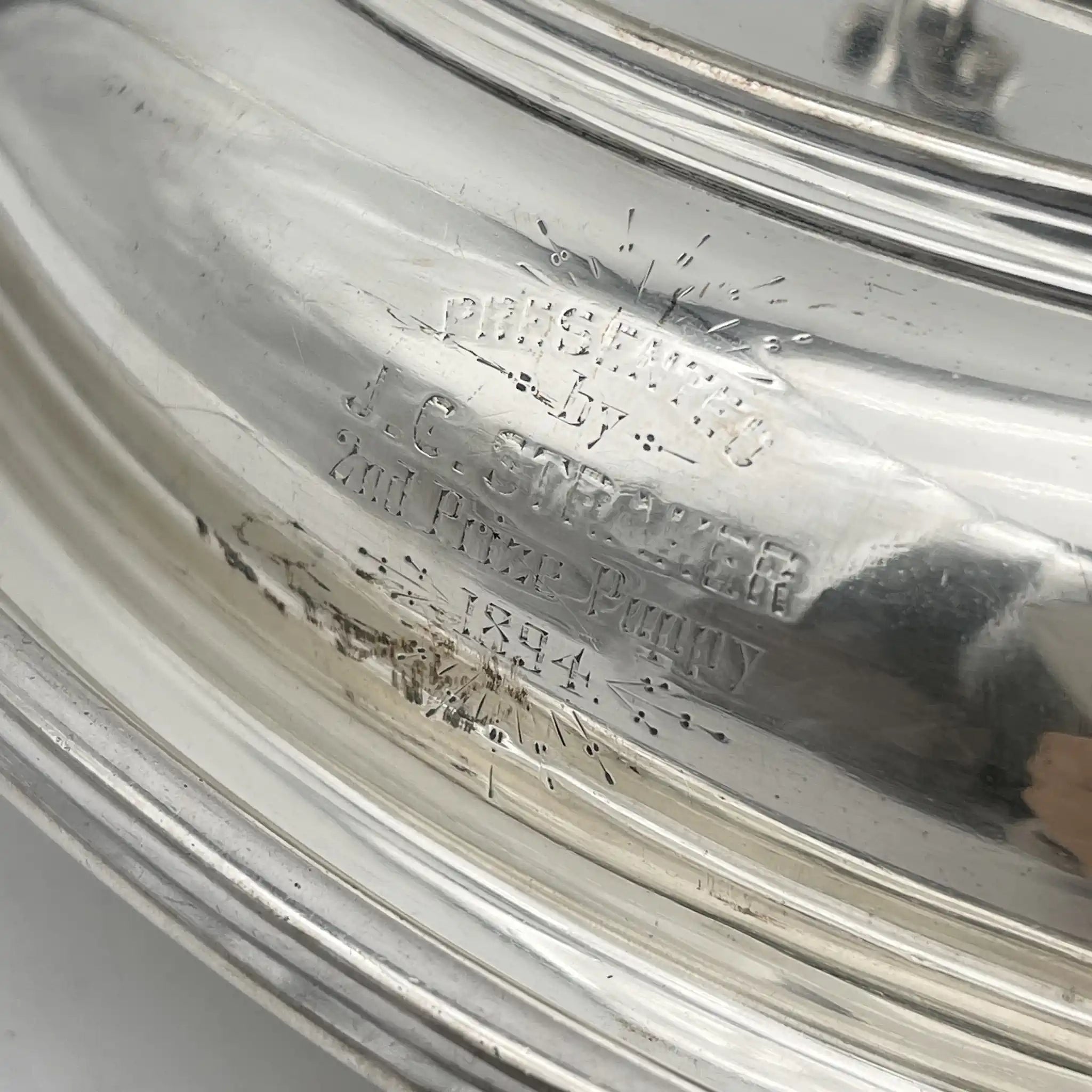 [Antique] Entre dish (platter with lid) / 1894 / Silver plate / England / Acanthus, removable handle