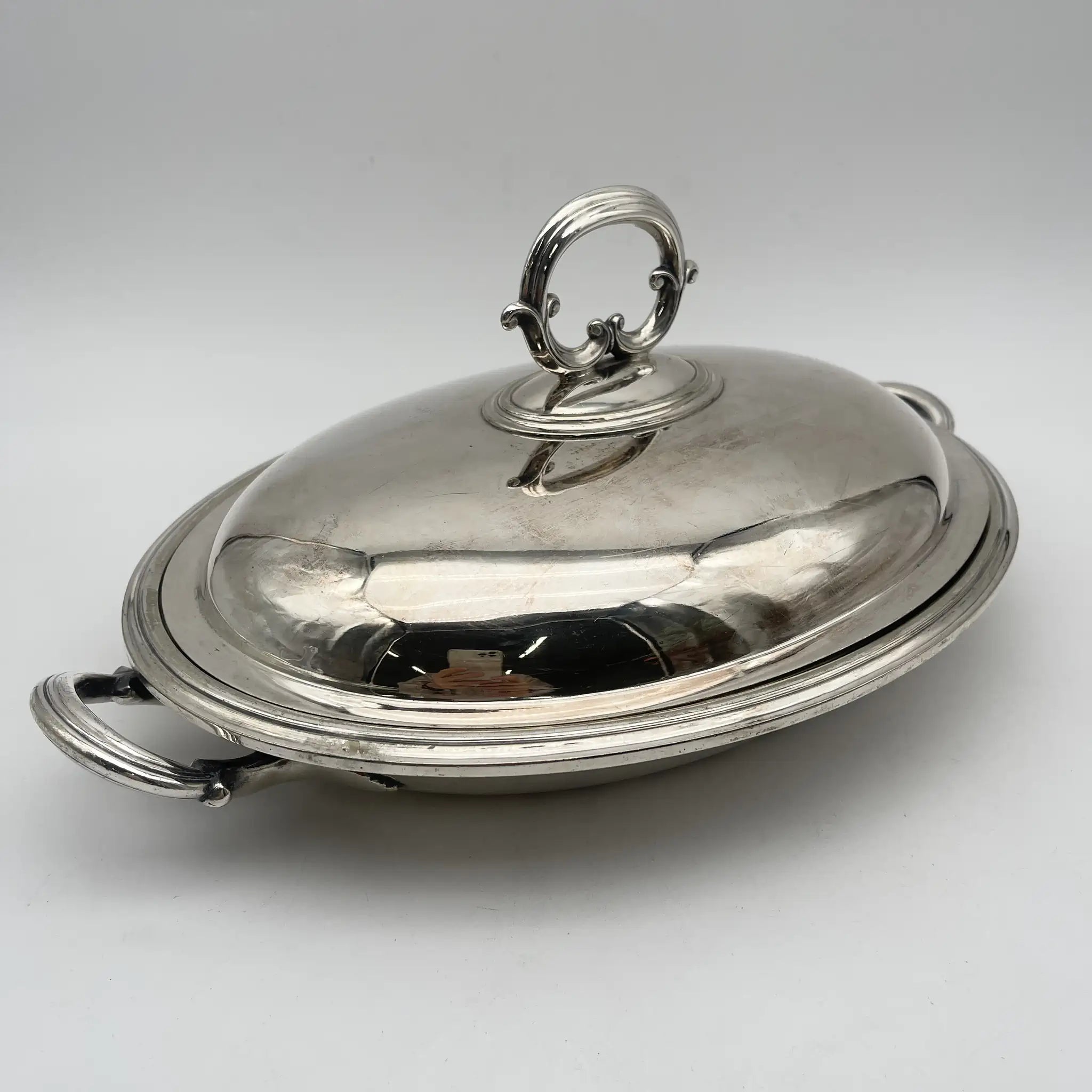 [Antique] Entre dish (large plate with lid) / Estimated early 20C / Silver plate / England / EPNS, removable handle