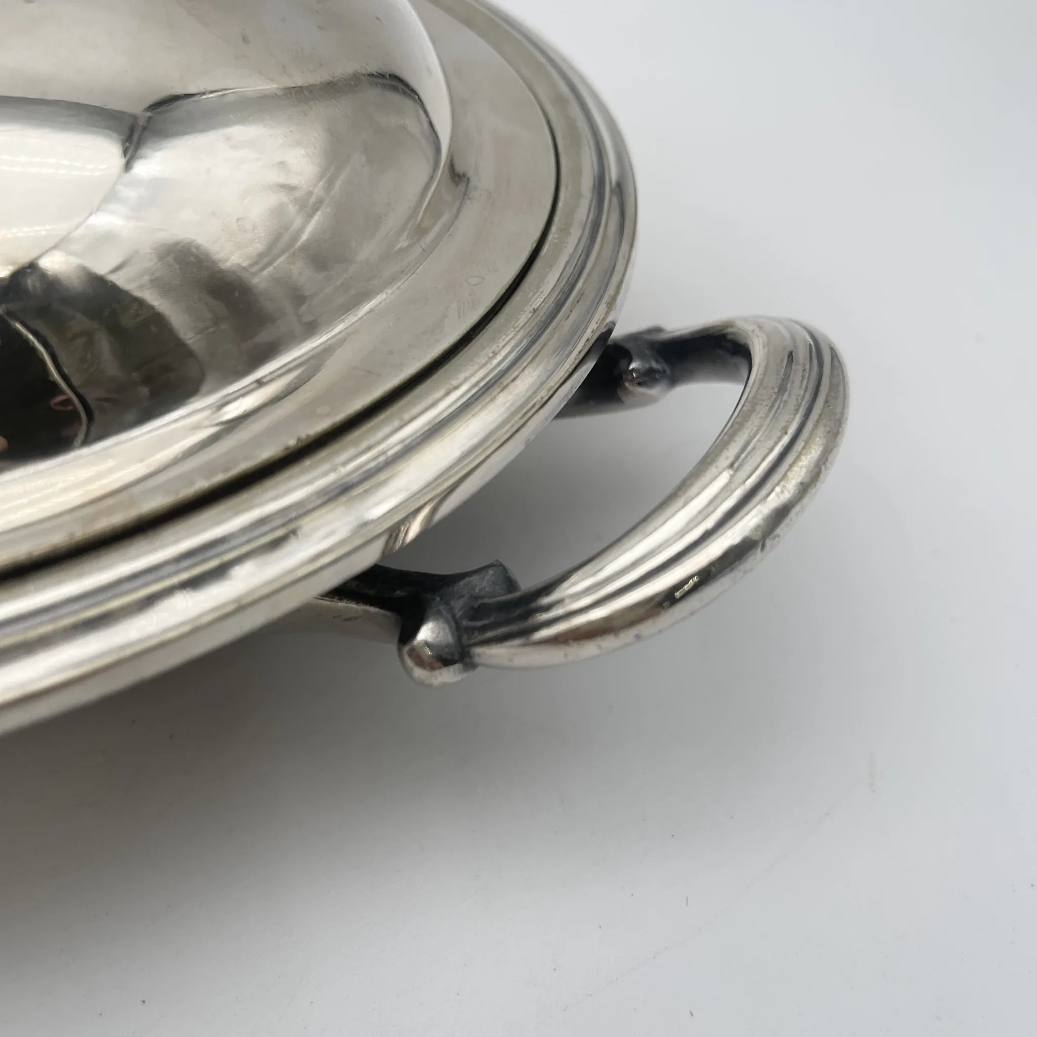 [Antique] Entre dish (large plate with lid) / Estimated early 20C / Silver plate / England / EPNS, removable handle
