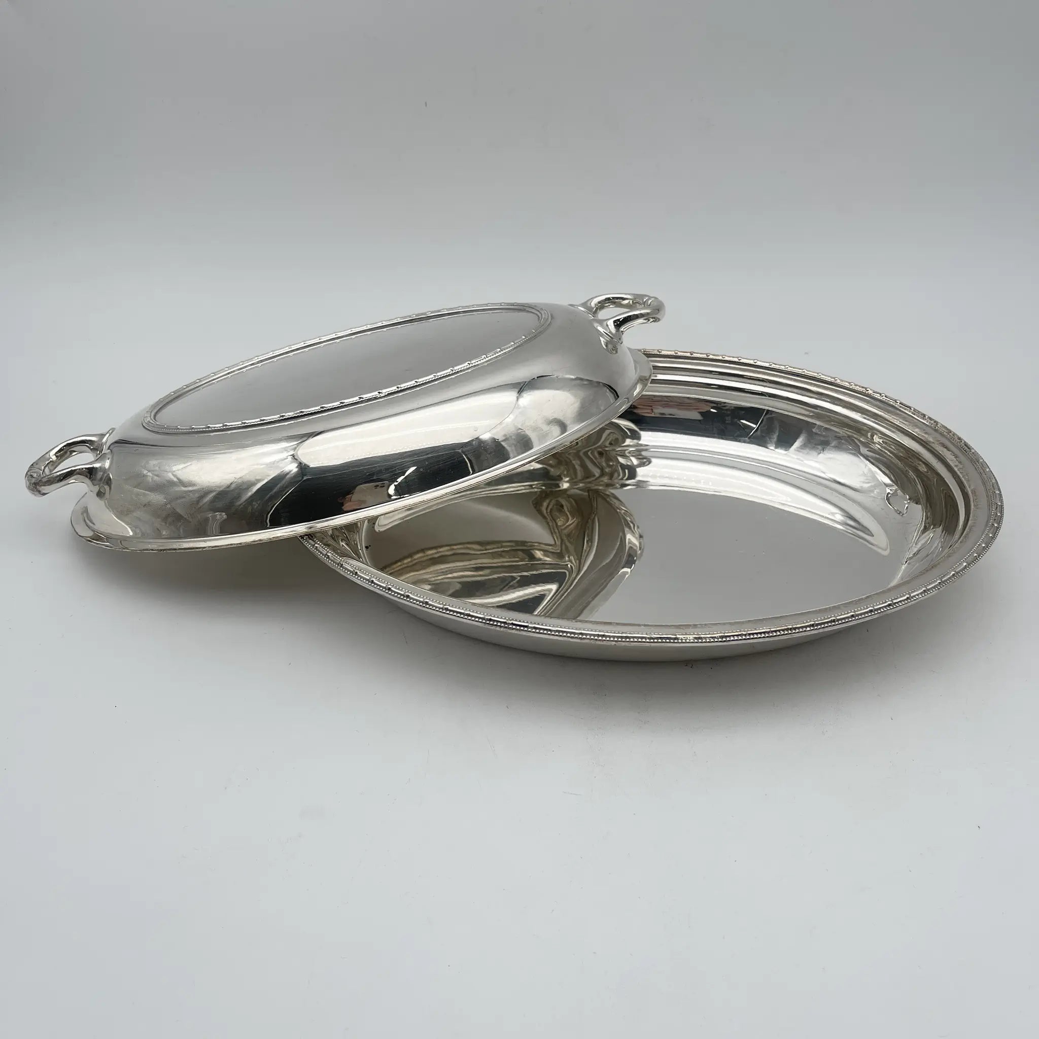 [Vintage] Entre dish (platter with lid) / Walker & Hall / Estimated 1930s / Silver plate / England / Beading