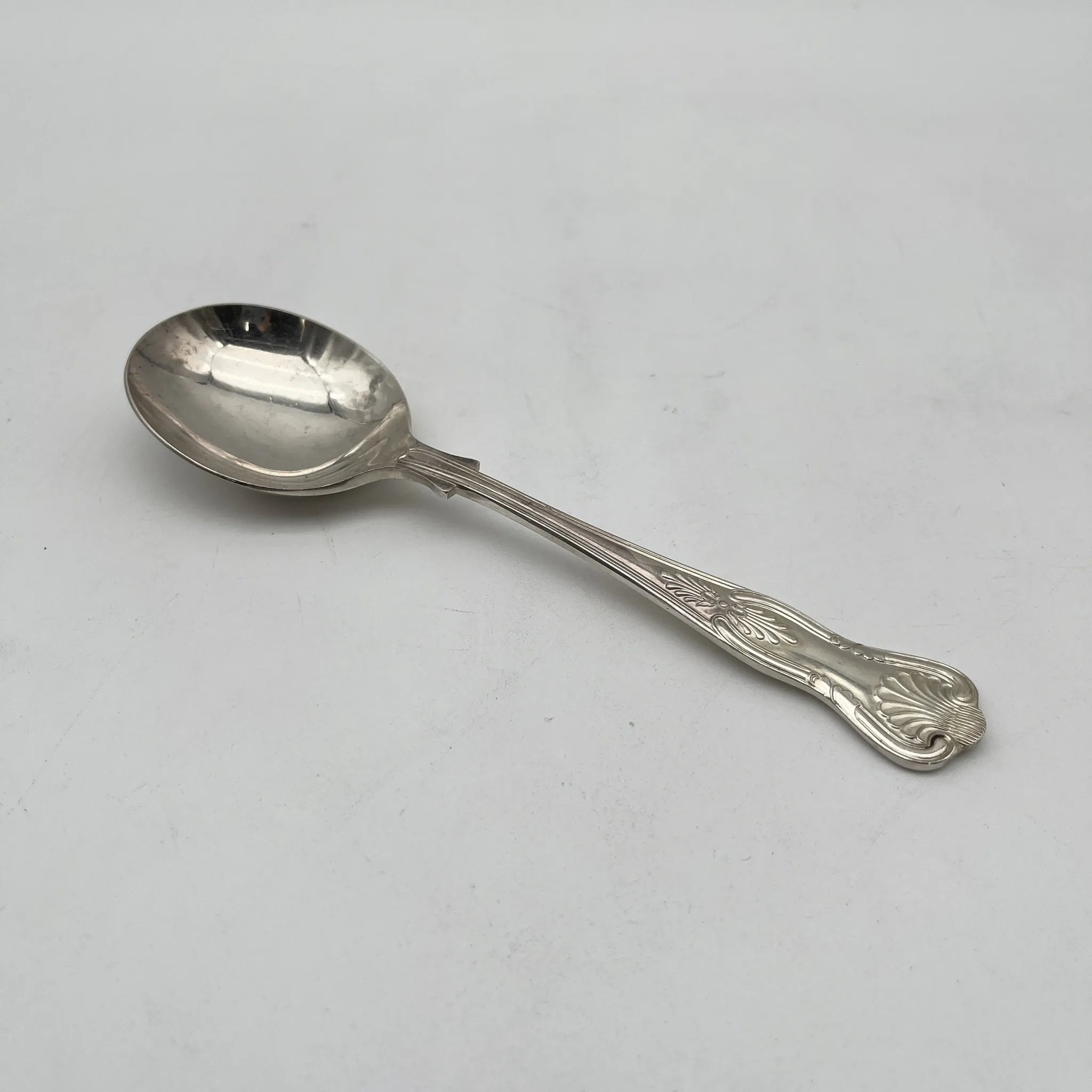 [Vintage] Soup spoon / Estimated mid-20C / Silver plate / England / EPNS, shell, honeysuckle