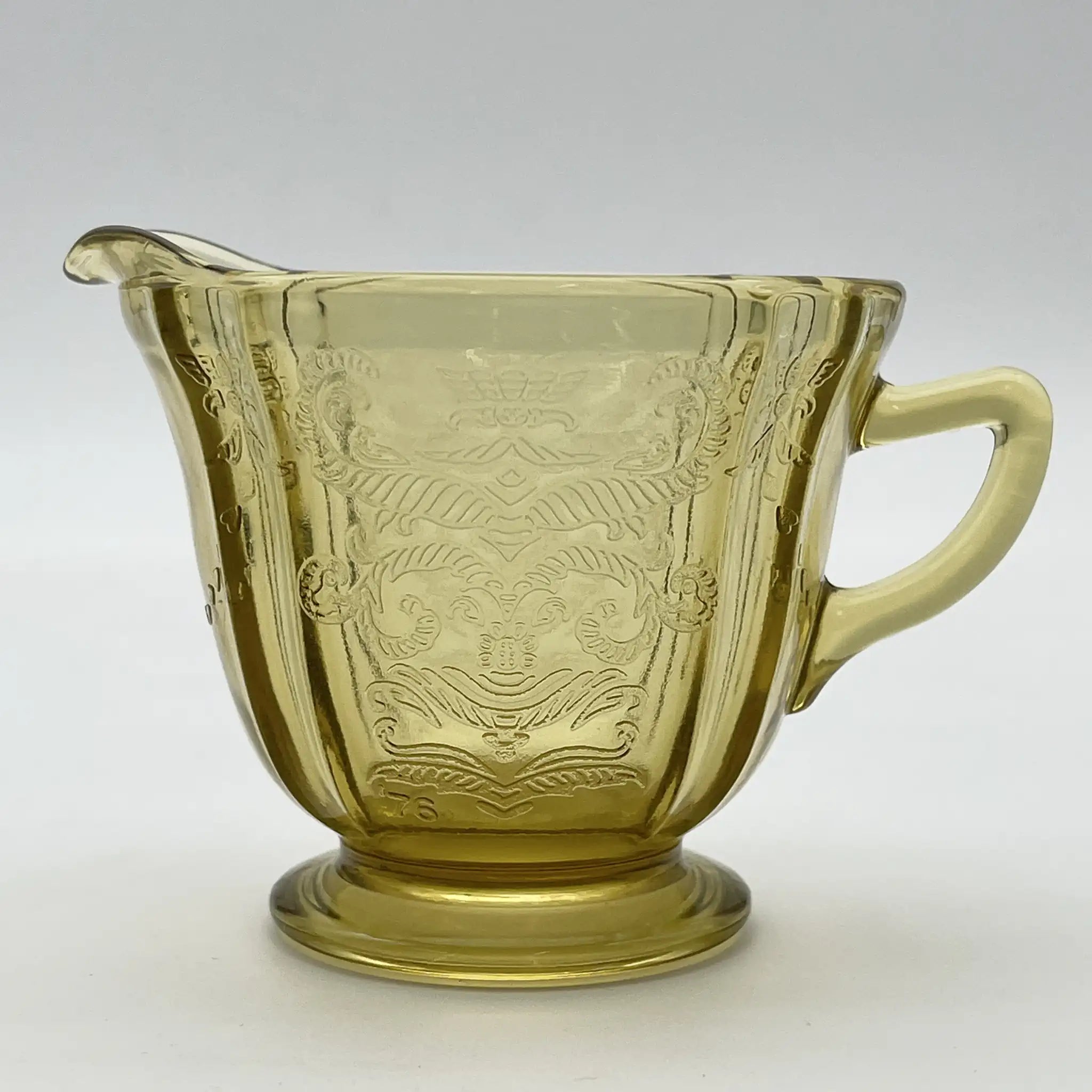 【ビンテージ】 クリーマー (ミルクピッチャー) / Federal Glass (フェデラル・グラス) / Madrid / Recollection / 1976 / ガラス / アメリカ / デプレッショングラス, 型押し成型, アンバー