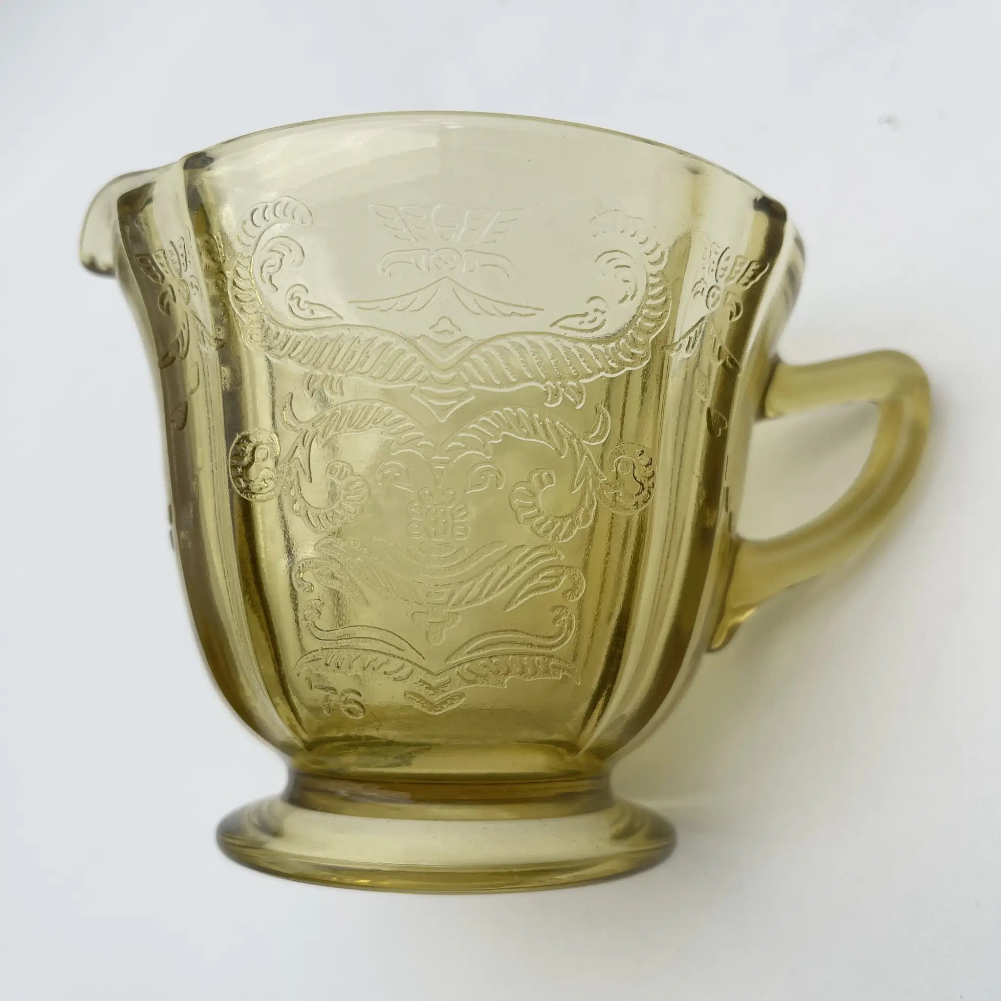 [Vintage] Creamer (milk pitcher) / Federal Glass / Madrid / Recollection / 1976 / Glass / America / Depression glass, embossed molding, amber