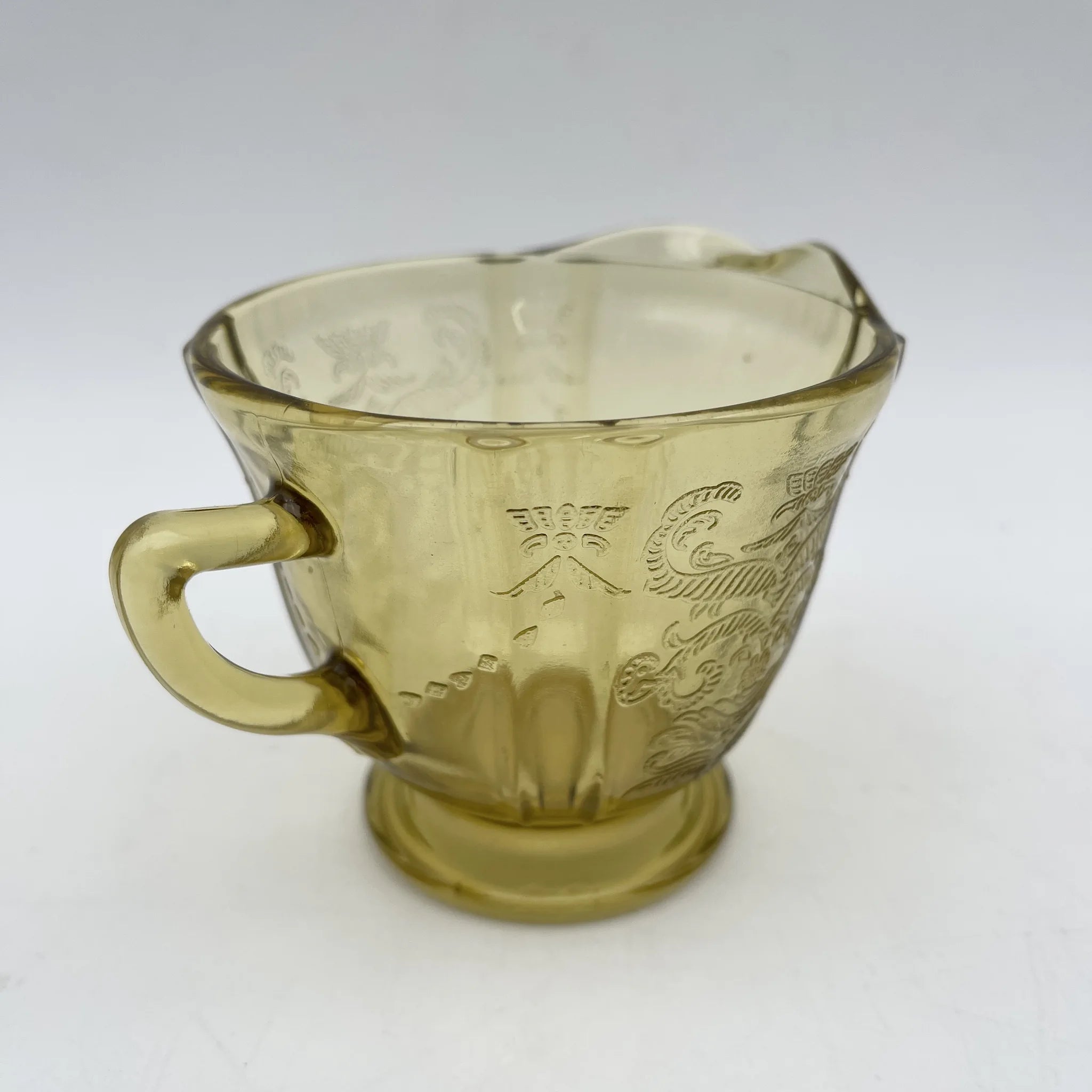 [Vintage] Creamer (milk pitcher) / Federal Glass / Madrid / Recollection / 1976 / Glass / America / Depression glass, embossed molding, amber