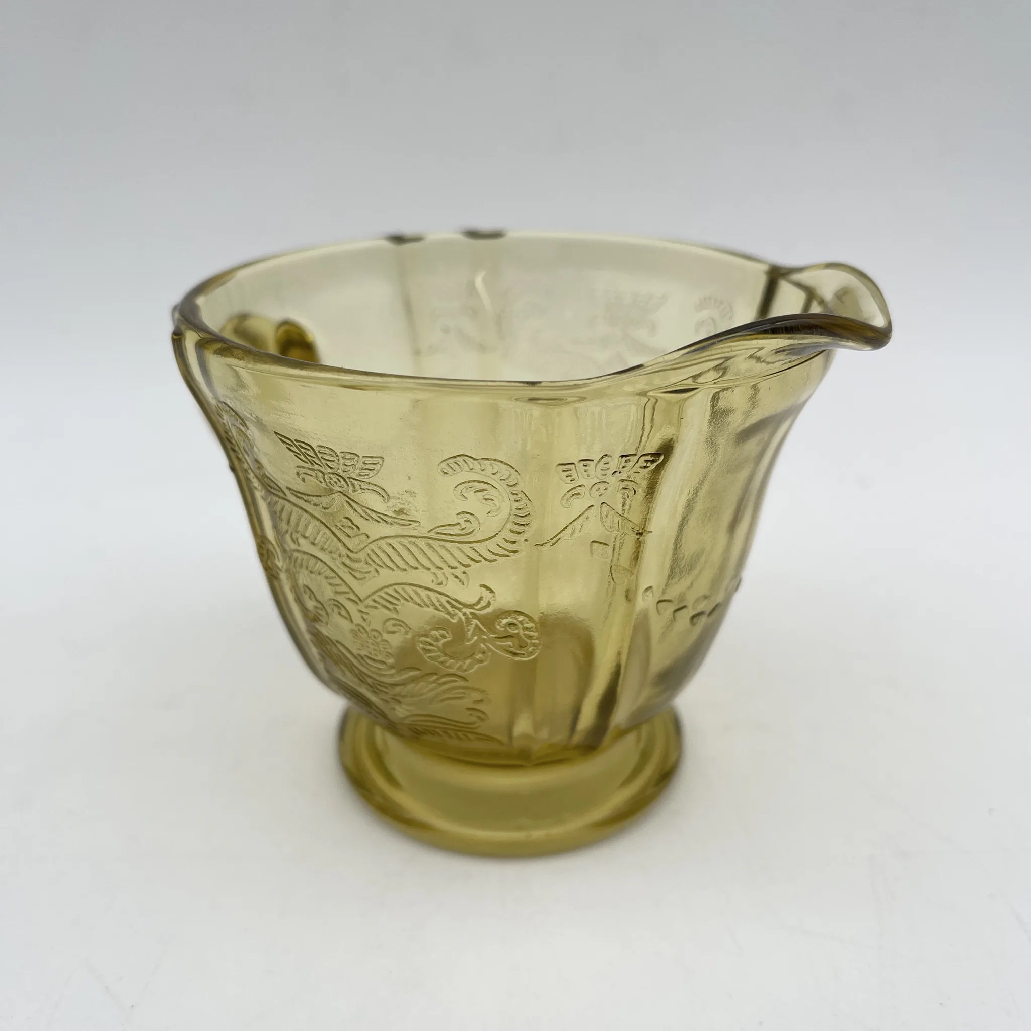 [Vintage] Creamer (milk pitcher) / Federal Glass / Madrid / Recollection / 1976 / Glass / America / Depression glass, embossed molding, amber