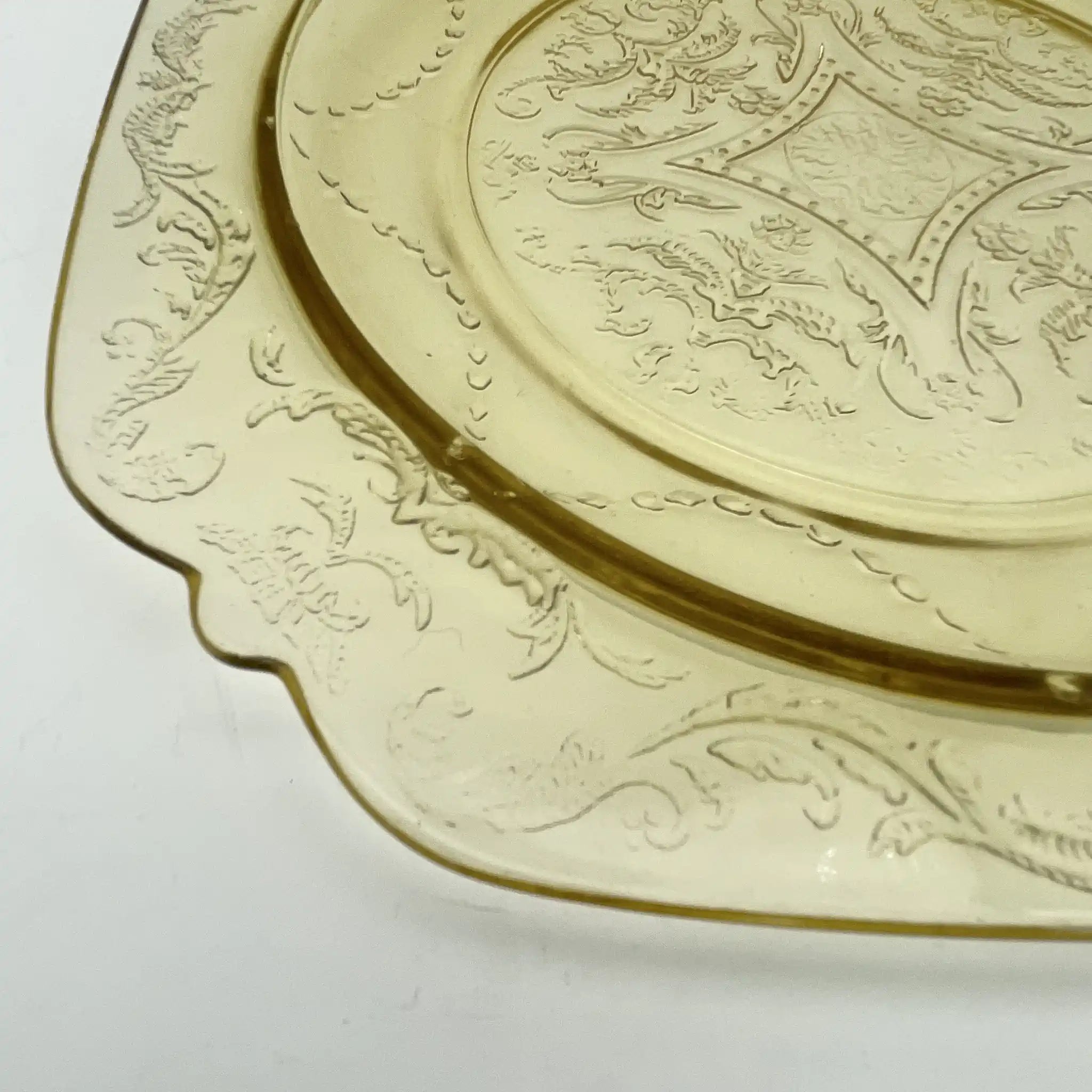 【复古】餐盘（主盘）/ Federal Glass（联邦玻璃）/ Madrid / 1930s /玻璃/美国/ depressing Glass， 压模成型，琥珀