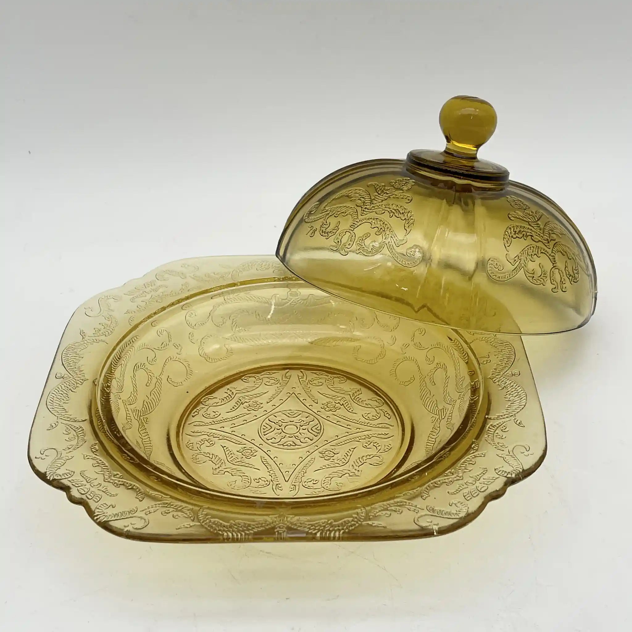 [Vintage] Serving bowl with lid (large bowl) / Federal Glass / Madrid / Recollection / 1976 / Glass / America / Depression glass, embossed molding, amber