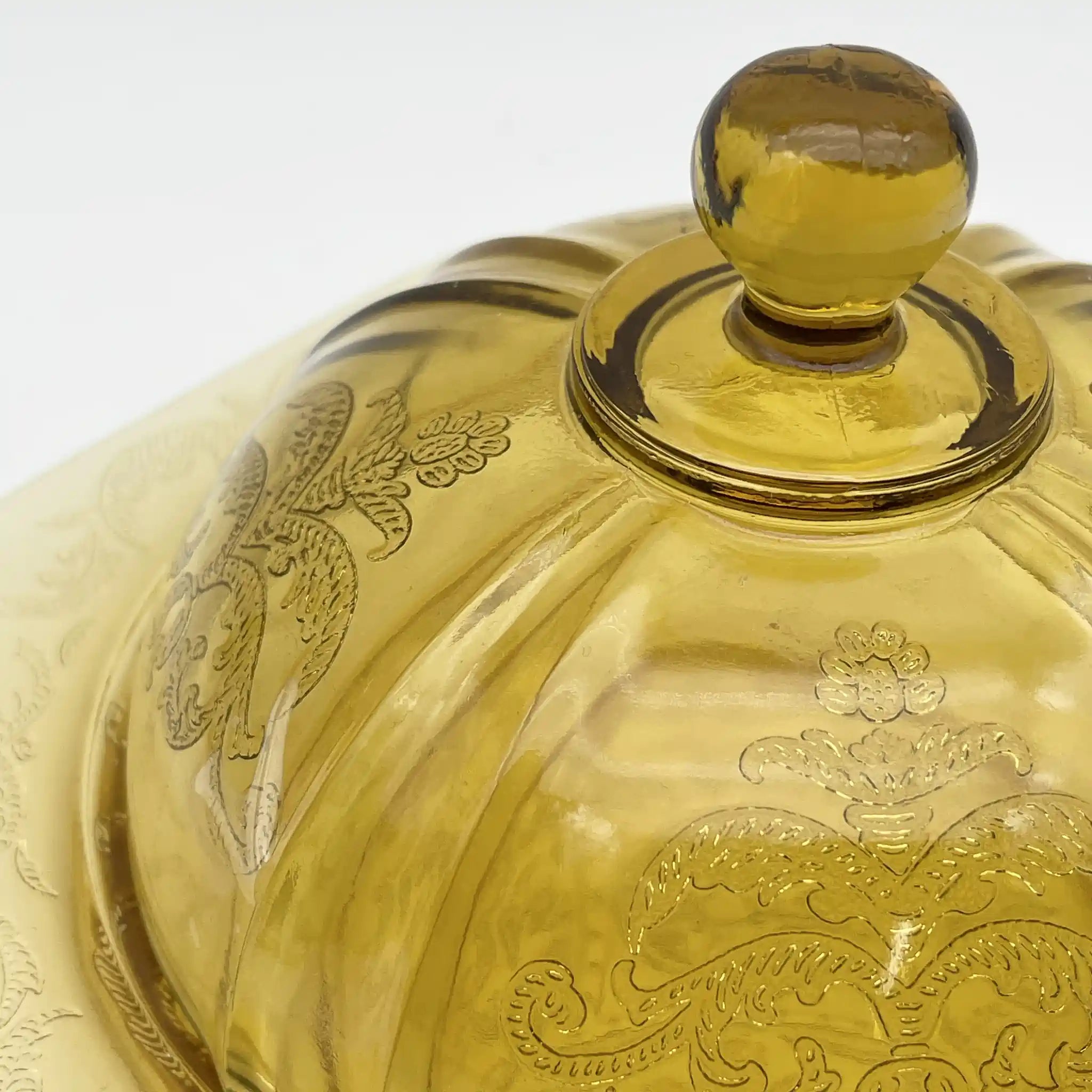 [Vintage] Serving bowl with lid (large bowl) / Federal Glass / Madrid / Recollection / 1976 / Glass / America / Depression glass, embossed molding, amber