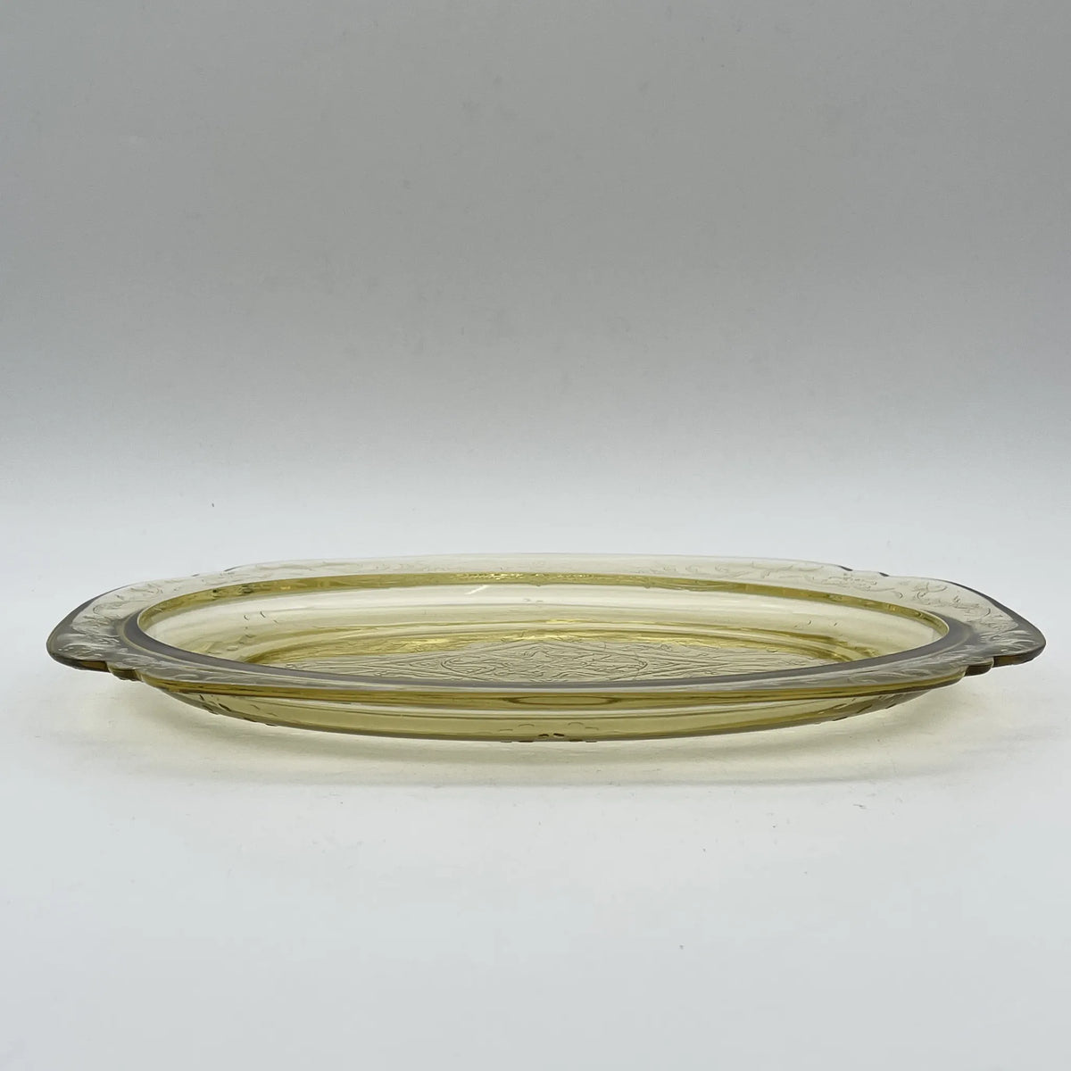 Federal Glass / Serving plate (platter) / Madrid / 1930s / Glass / America / Depression glass, embossed molding, amber, arabesque pattern / [Vintage]
