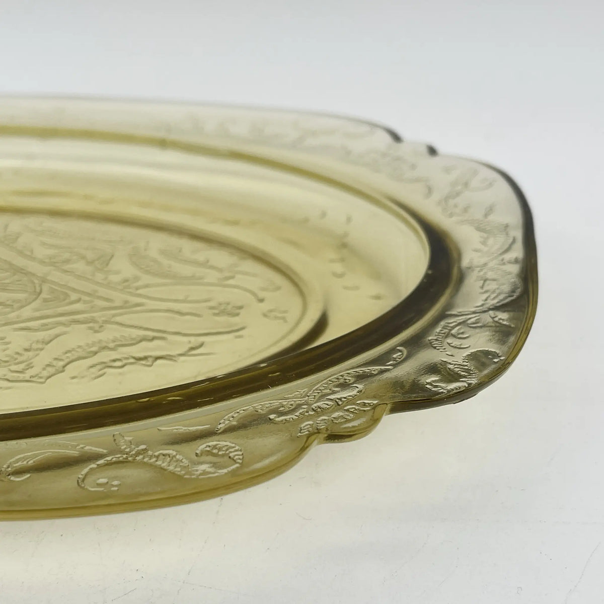 Federal Glass / Serving plate (platter) / Madrid / 1930s / Glass / America / Depression glass, embossed molding, amber, arabesque pattern / [Vintage]