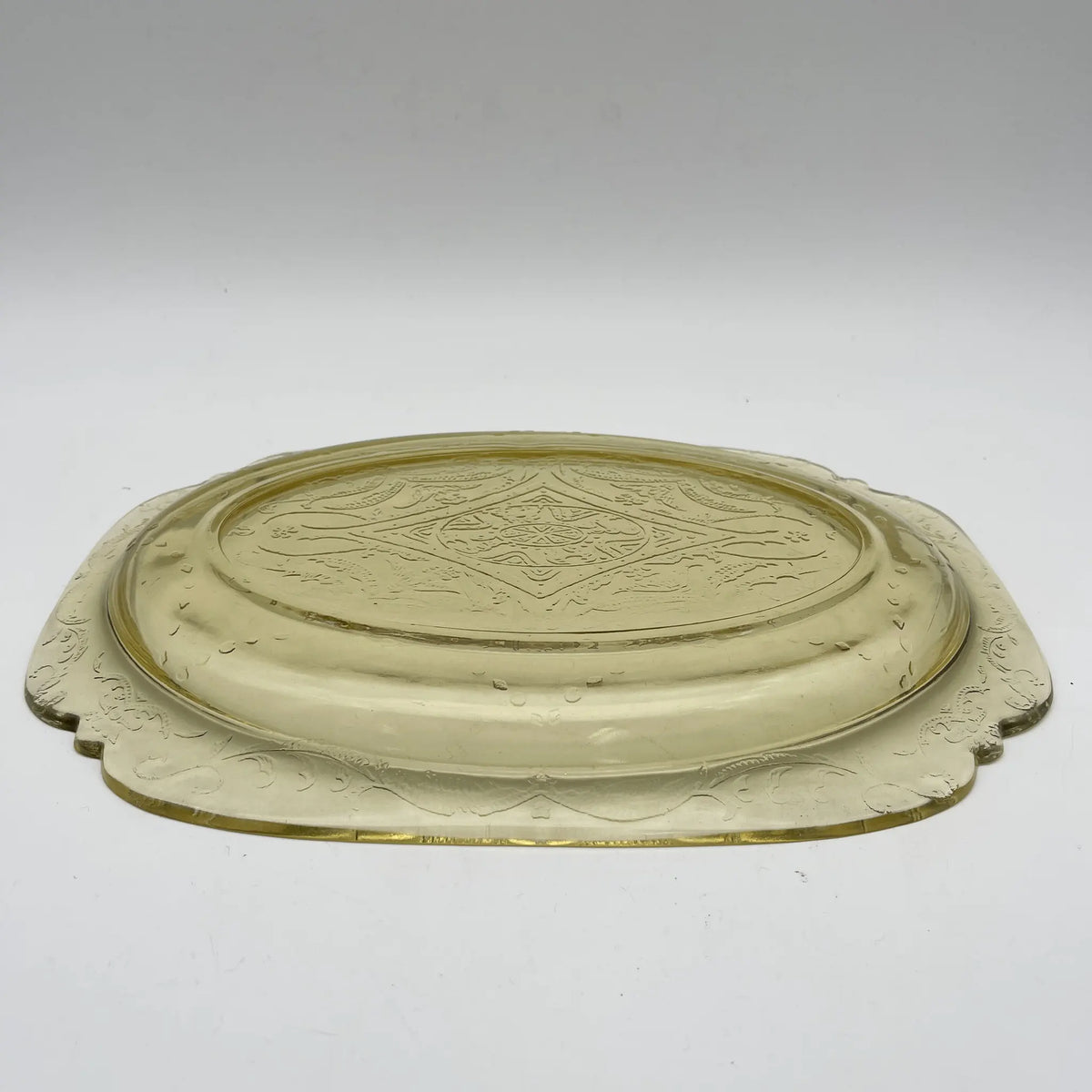 Federal Glass / Serving plate (platter) / Madrid / 1930s / Glass / America / Depression glass, embossed molding, amber, arabesque pattern / [Vintage]