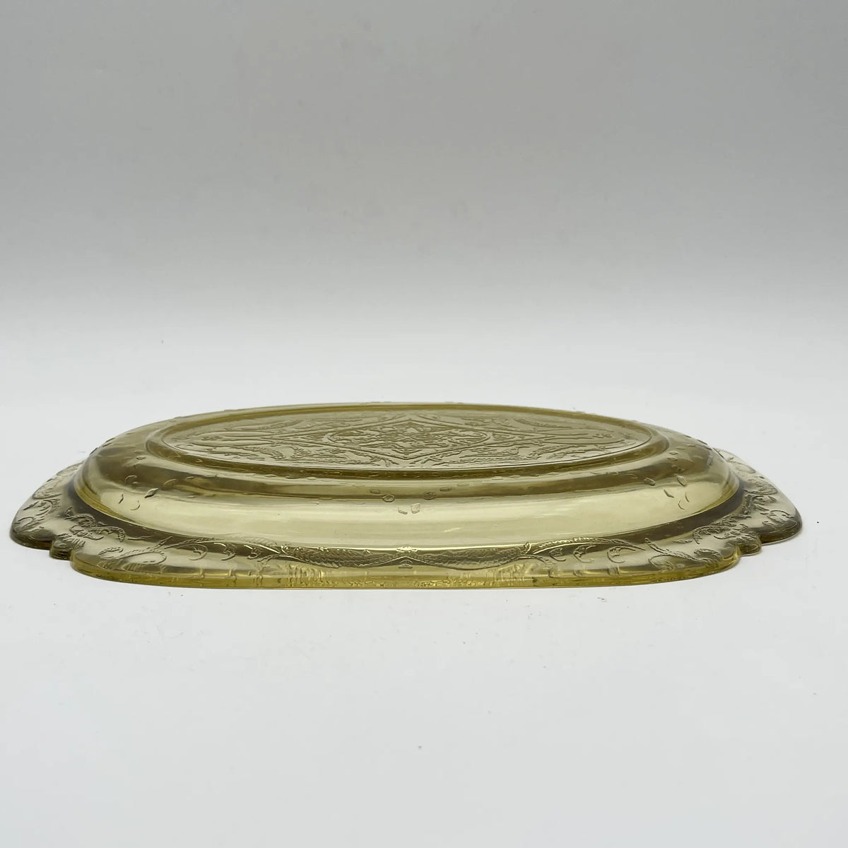 Federal Glass / Serving plate (platter) / Madrid / 1930s / Glass / America / Depression glass, embossed molding, amber, arabesque pattern / [Vintage]