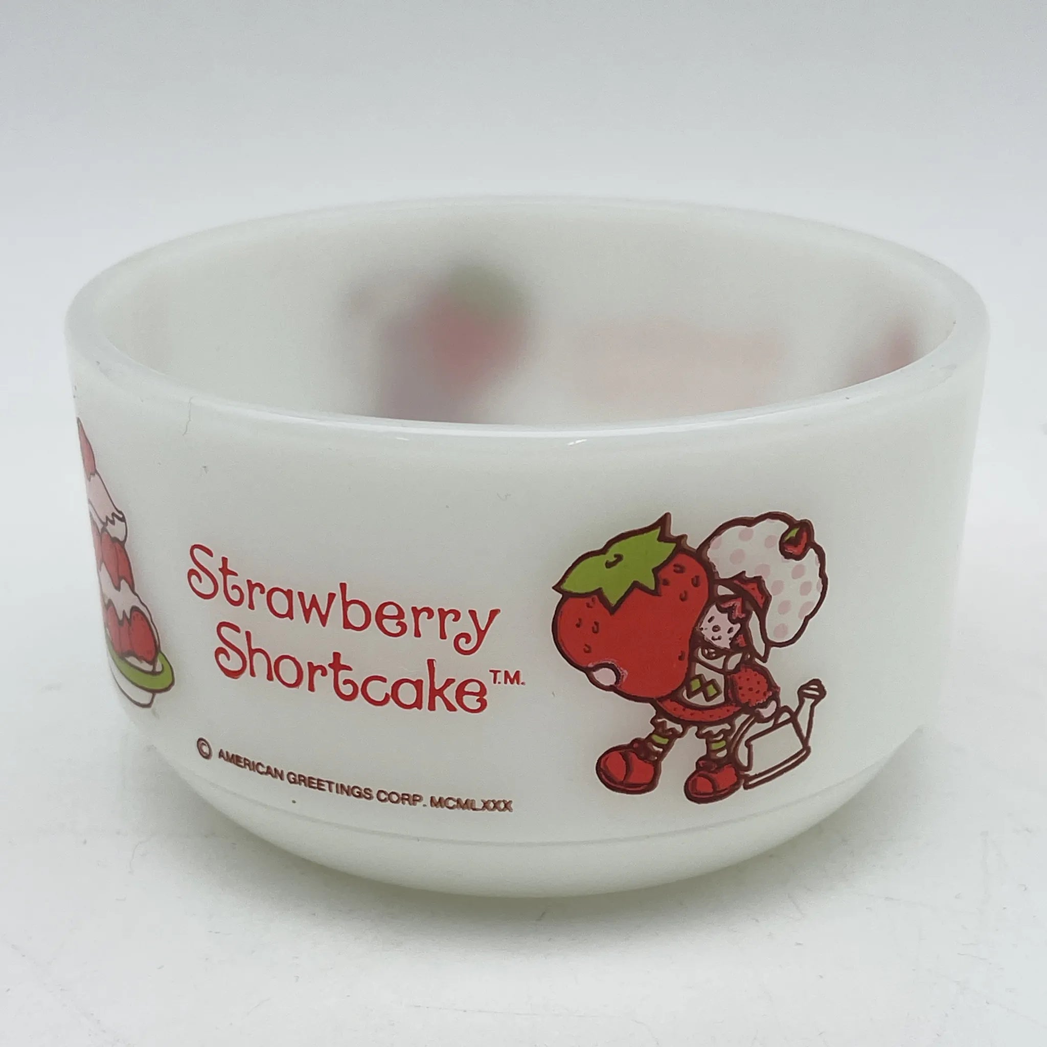 【リユース】 シリアルボウル (中鉢) / Anchor Hocking (アンカー・ホッキング) / Fire-King / Strawberry Shortcake / 1980s / ミルクガラス / アメリカ / プリントデザイン