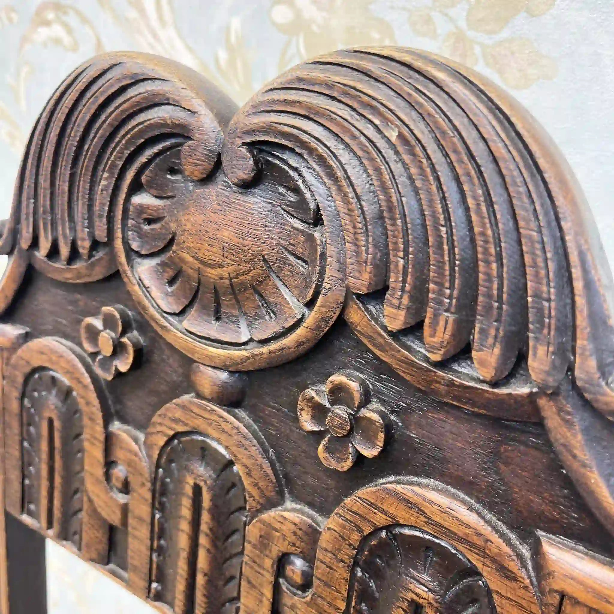 [Antique] Hall chair / estimated around 1900 / oak / England / baluster, shell