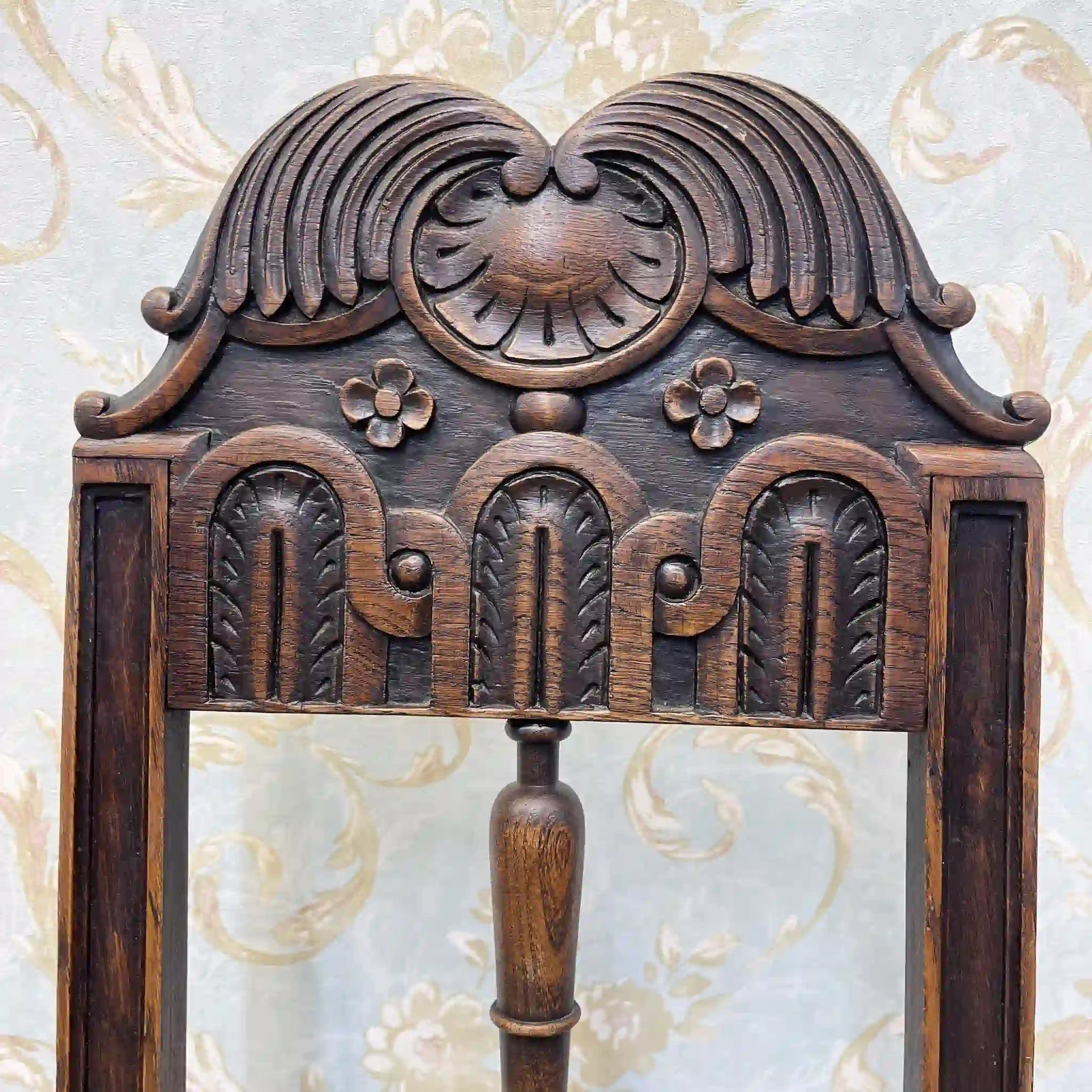 [Antique] Hall chair / estimated around 1900 / oak / England / baluster, shell