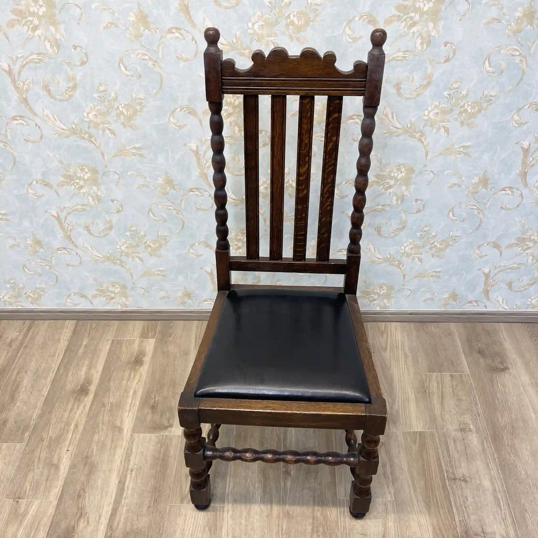 [Antique] Dining chair / Jacobean style / Estimated early 19th century / Oak / England / Bobbin turning, slat back