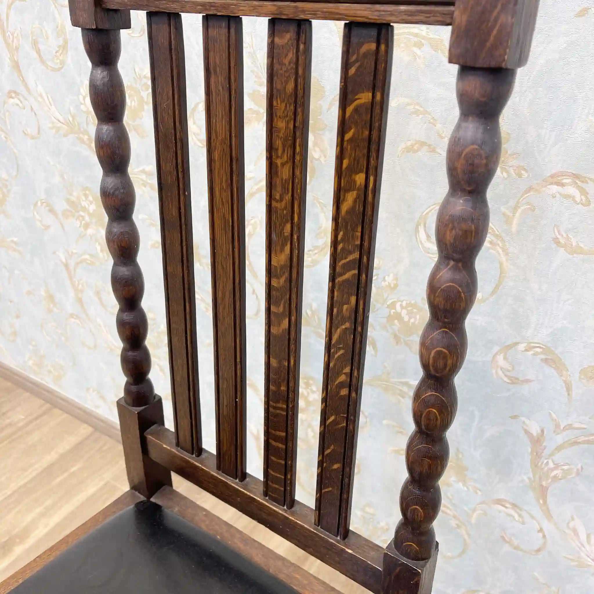 [Antique] Dining chair / Jacobean style / Estimated early 19th century / Oak / England / Bobbin turning, slat back
