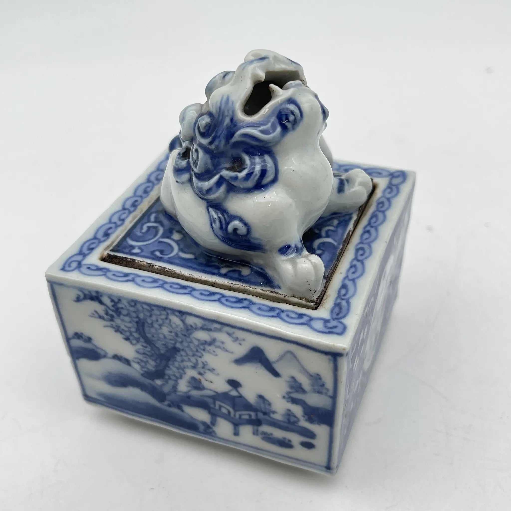 [Vintage] Incense burner / Shozui / Estimated mid-late 20C / Porcelain / Japan / Lion, crane, landscape pattern, blue flower