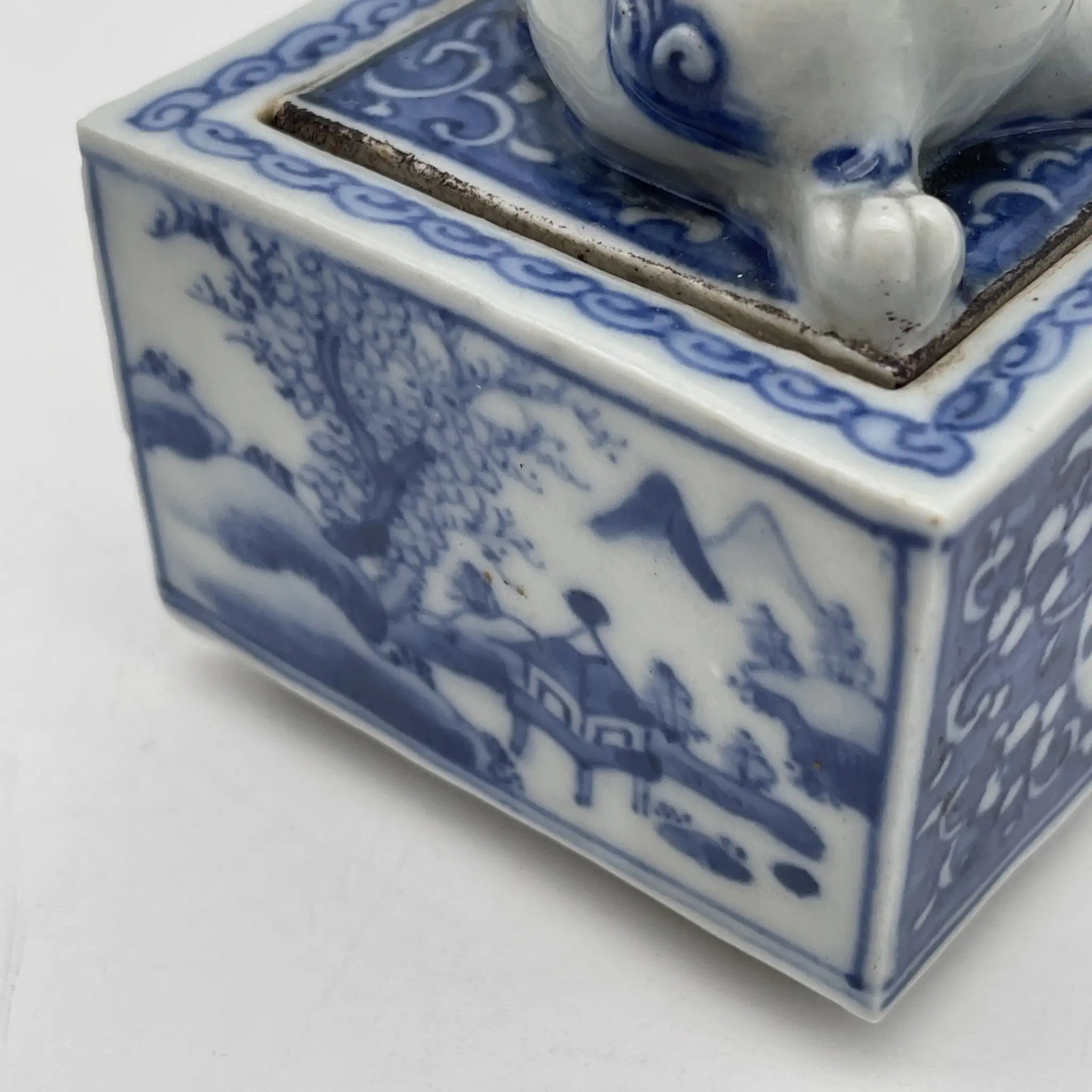 [Vintage] Incense burner / Shozui / Estimated mid-late 20C / Porcelain / Japan / Lion, crane, landscape pattern, blue flower