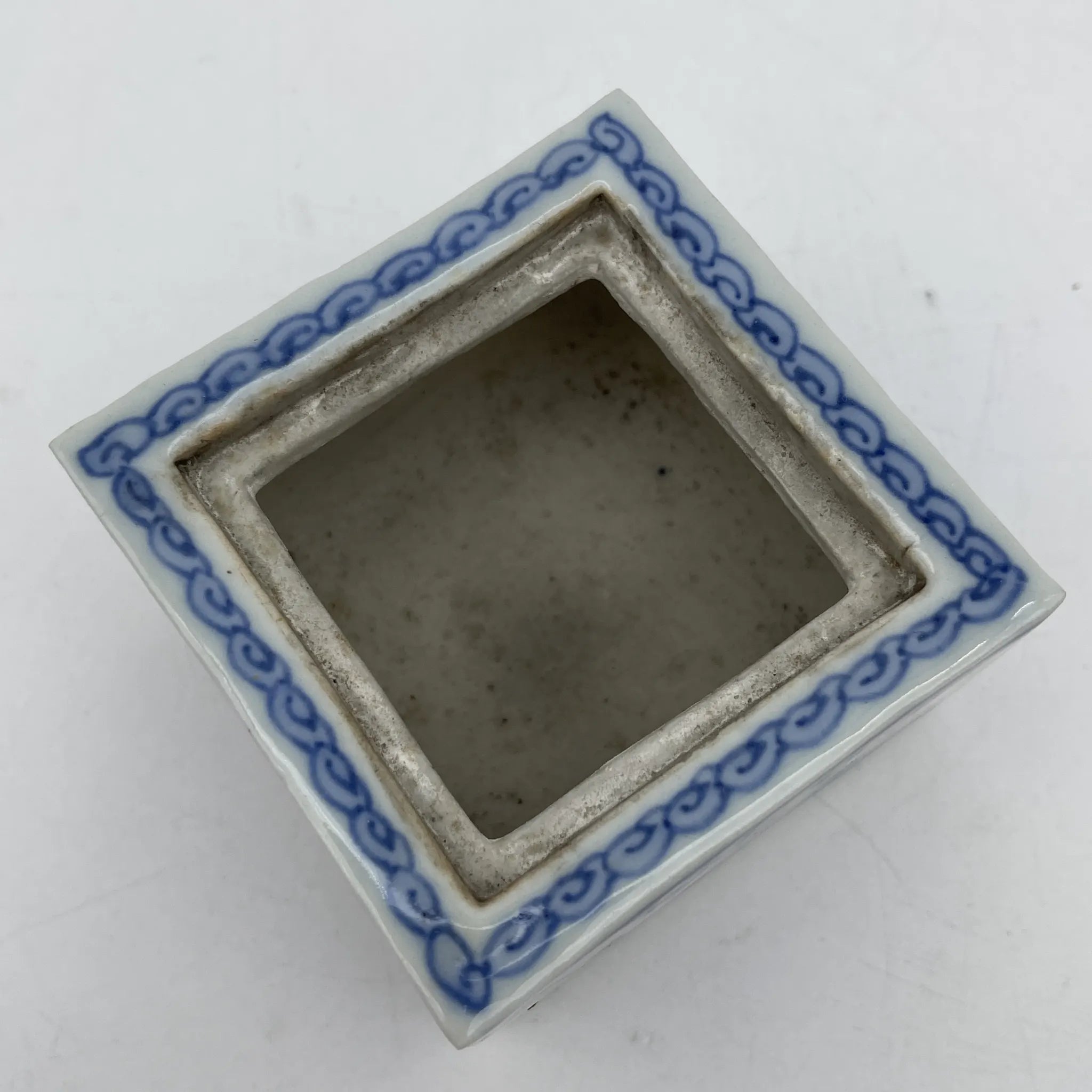[Vintage] Incense burner / Shozui / Estimated mid-late 20C / Porcelain / Japan / Lion, crane, landscape pattern, blue flower
