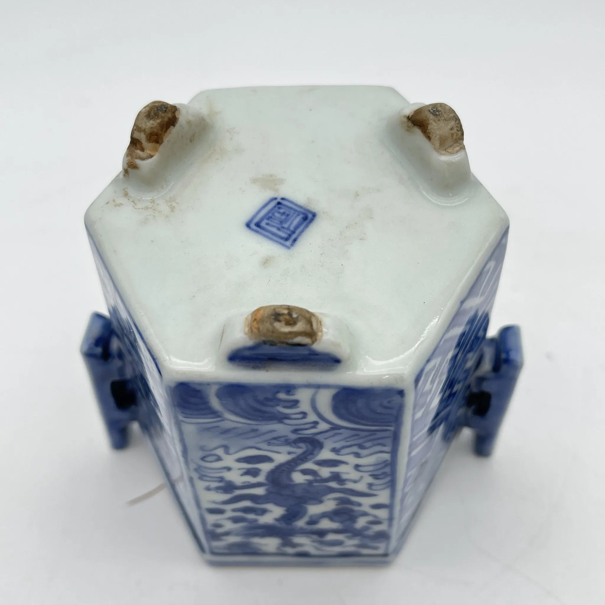 [Vintage] Incense burner / Shozui / Estimated mid-late 20C / Porcelain / Japan / Lion, phoenix, blue flower