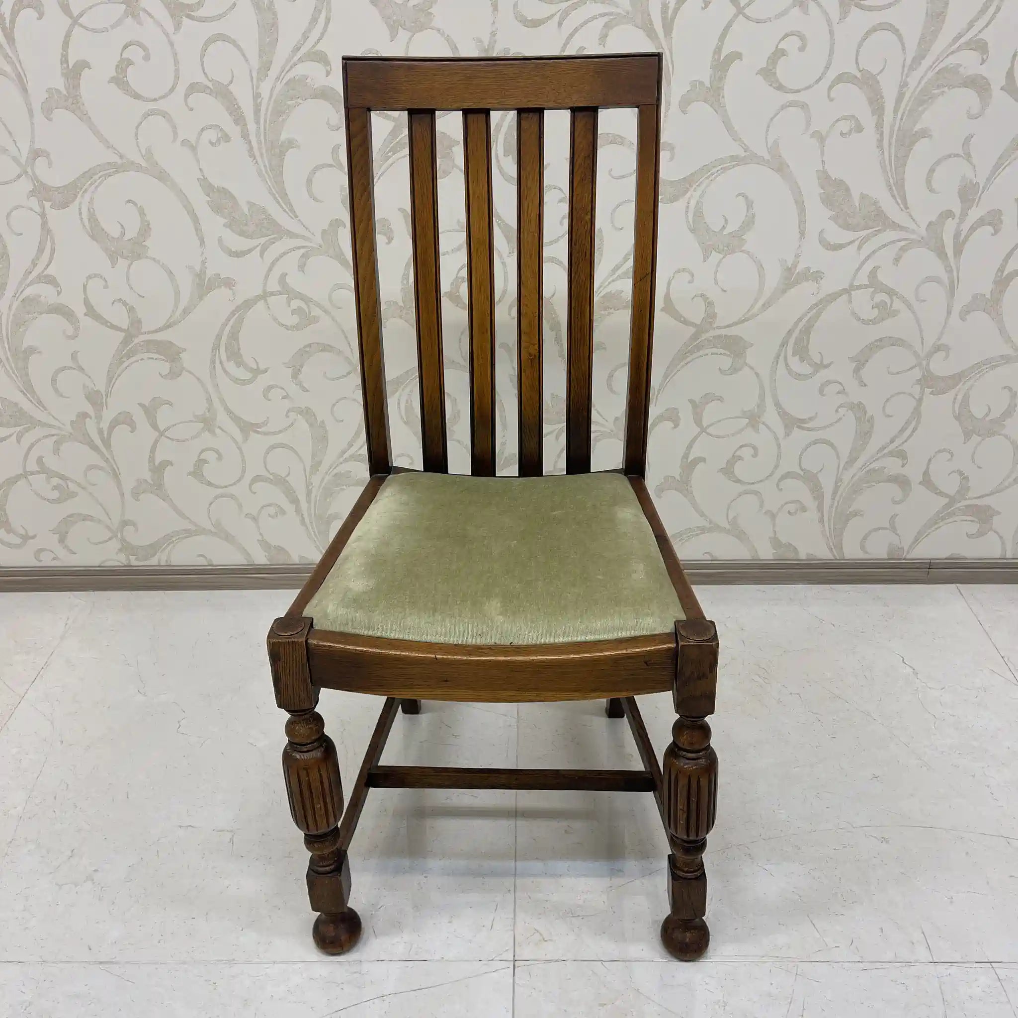 [Vintage] Dining chair / Estimated early mid-20s / Oak / England / Bullboss legs
