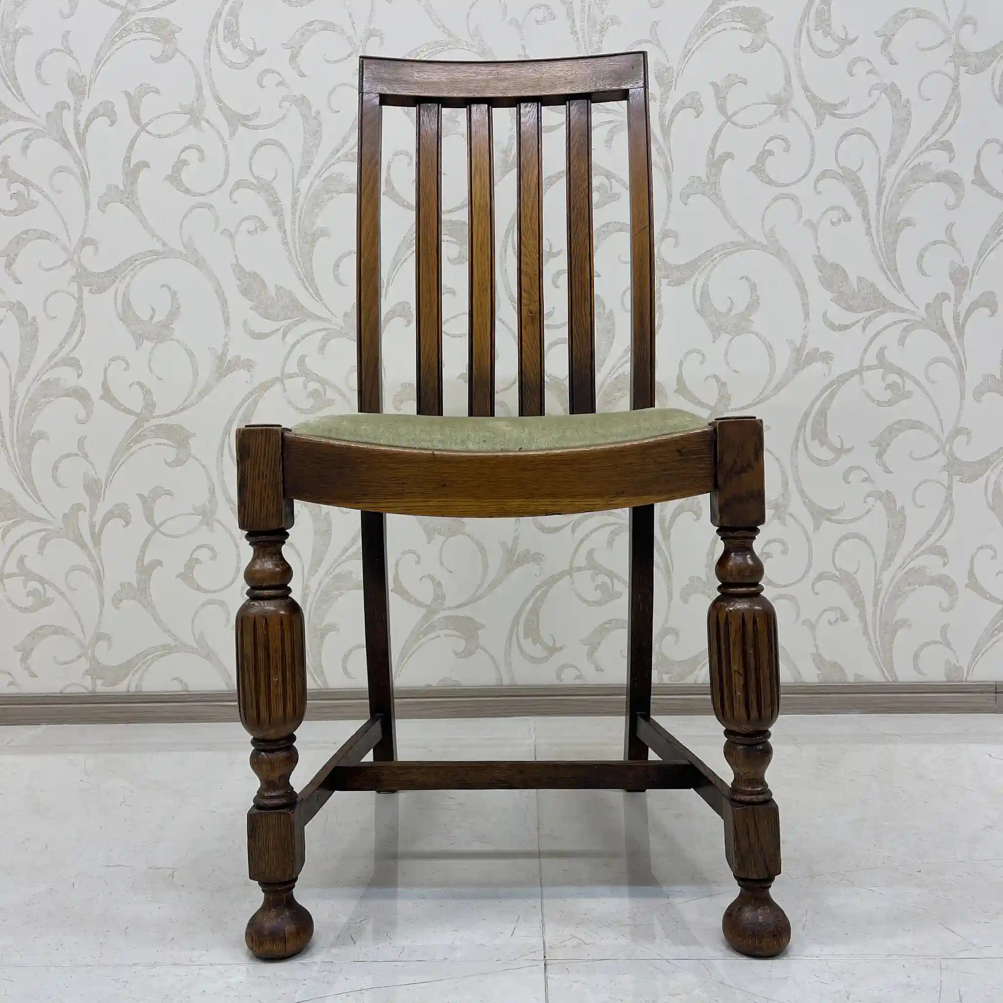 [Vintage] Dining chair / Estimated early mid-20s / Oak / England / Bullboss legs