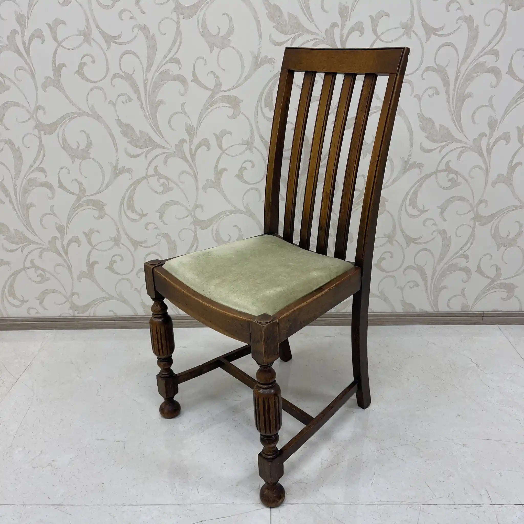 [Vintage] Dining chair / Estimated early mid-20s / Oak / England / Bullboss legs