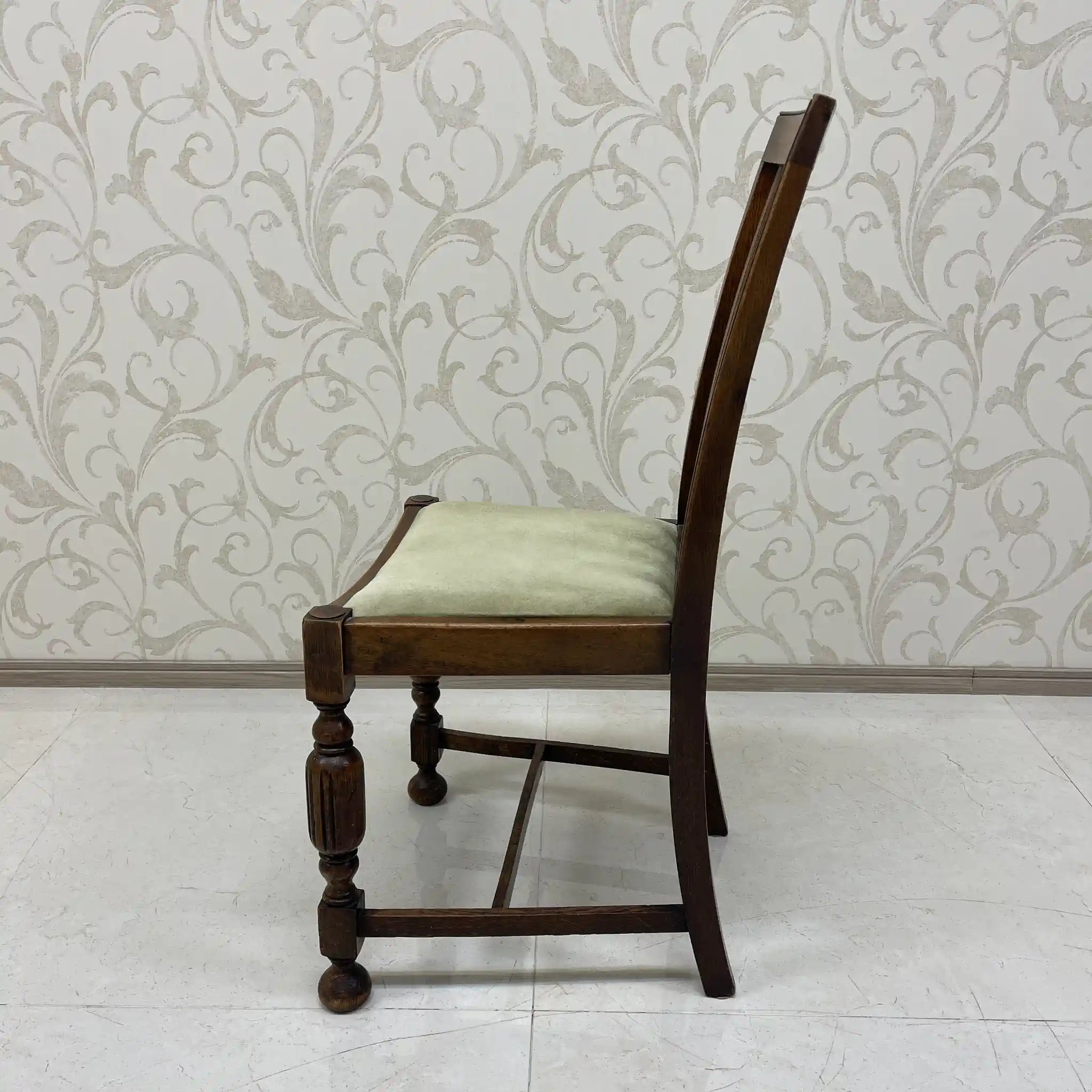 [Vintage] Dining chair / Estimated early mid-20s / Oak / England / Bullboss legs