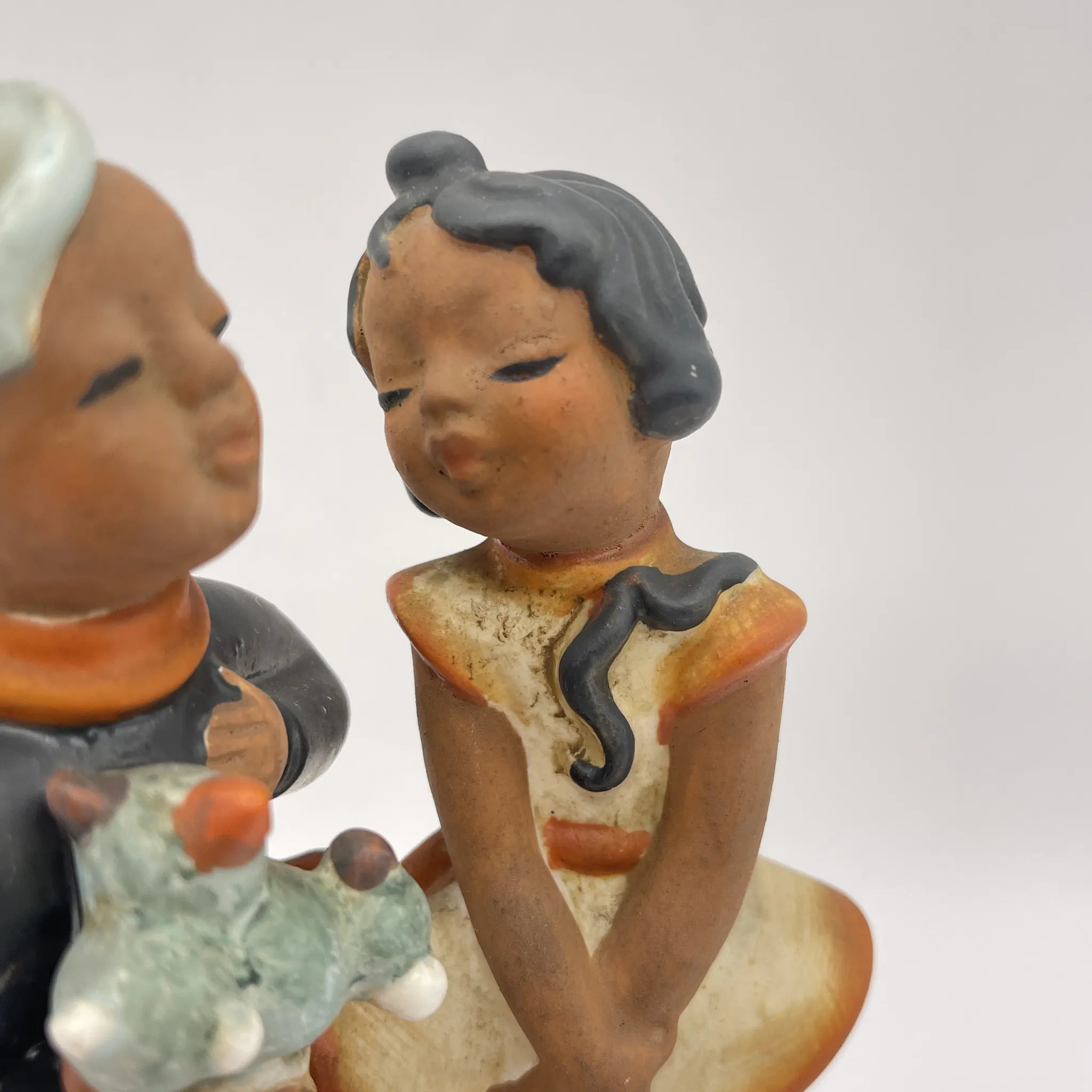 [Vintage] Figurine (ceramic doll) / Estimated mid-20C / Pottery / Japan / Hummel doll style