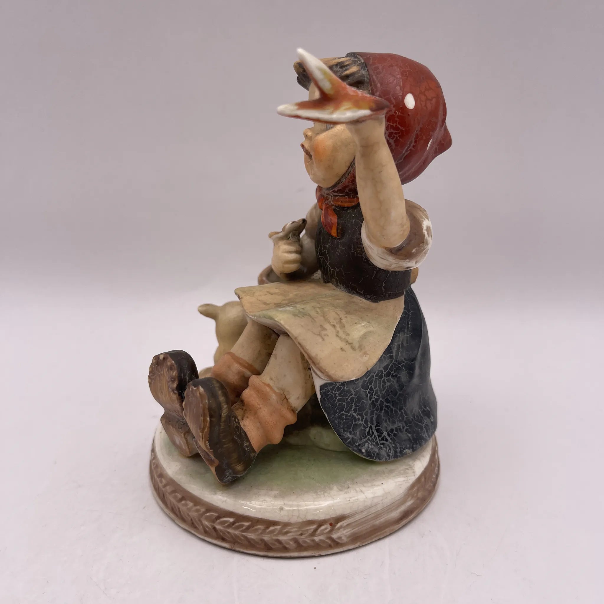 [Vintage] Figurine (ceramic doll) / Estimated mid-20C / Pottery / Japan / Hummel doll style