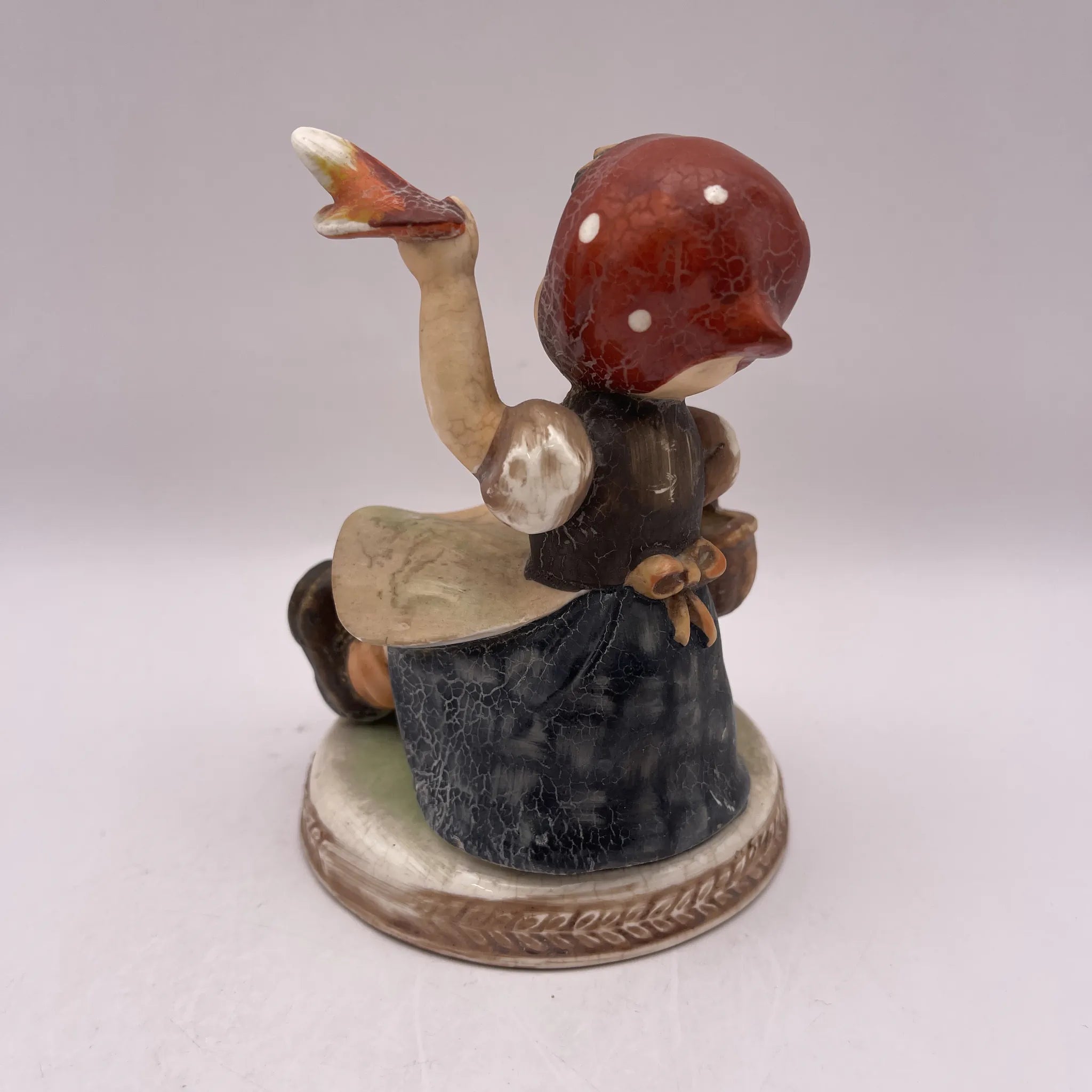 [Vintage] Figurine (ceramic doll) / Estimated mid-20C / Pottery / Japan / Hummel doll style