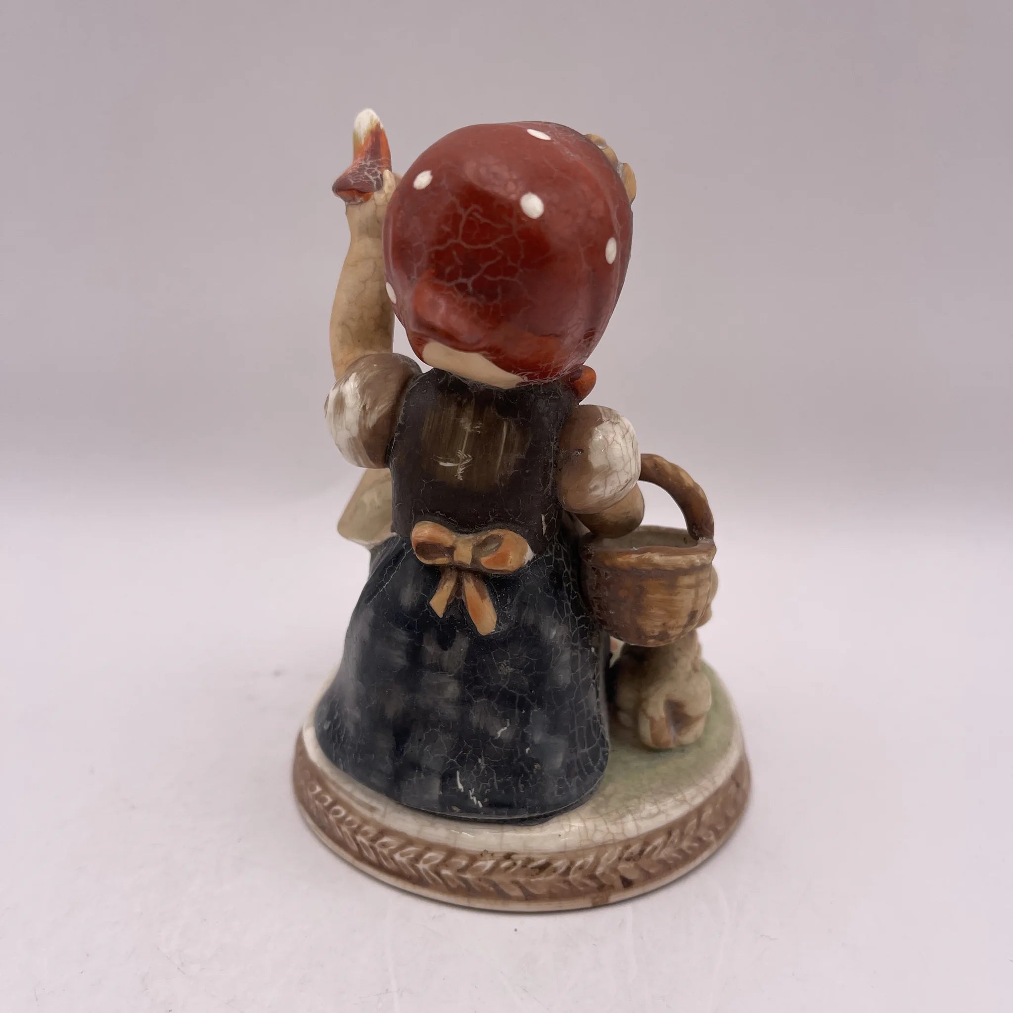 [Vintage] Figurine (ceramic doll) / Estimated mid-20C / Pottery / Japan / Hummel doll style