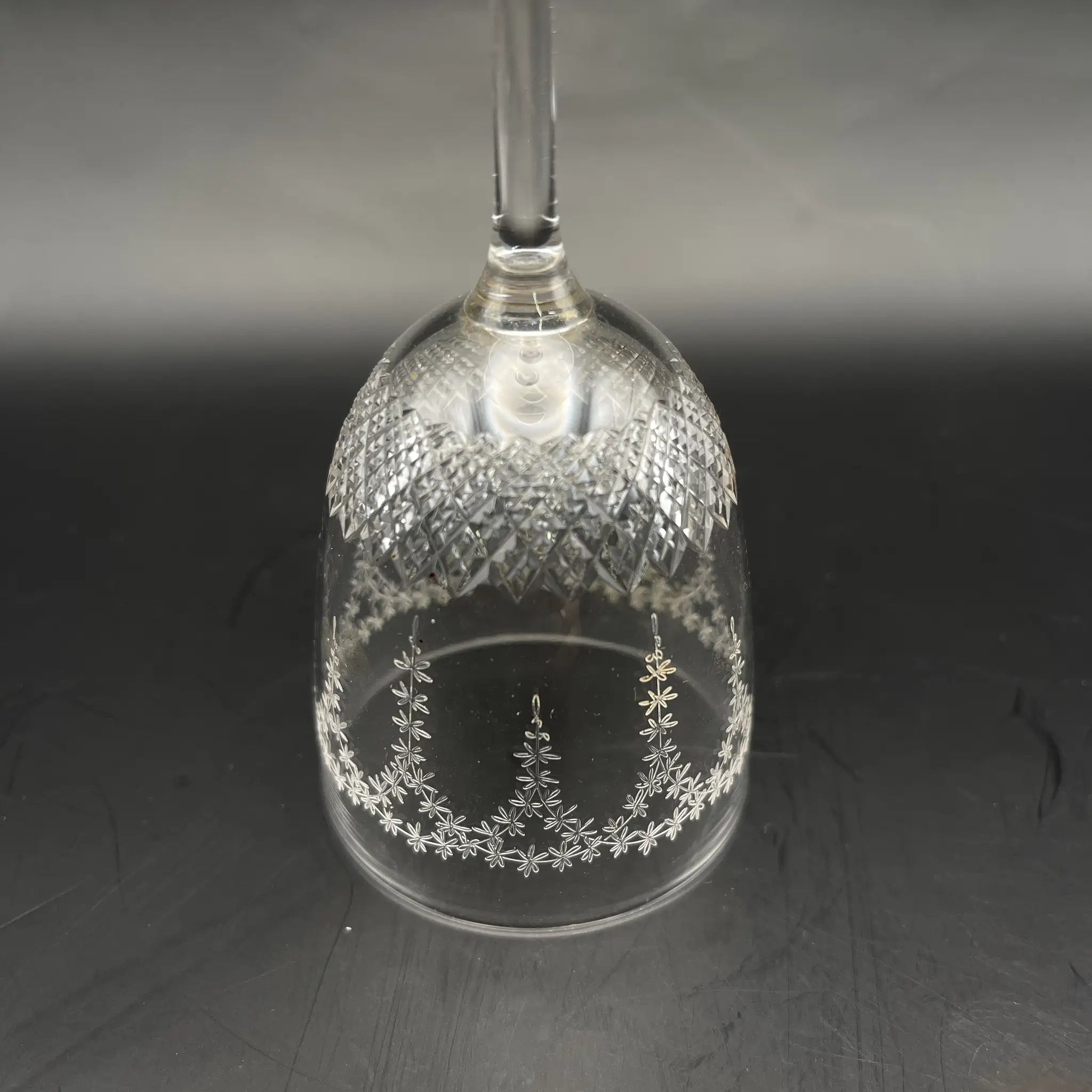 [Vintage] Wine glass / Estimated around 1900 / Glass / France / Etching, garland, diamond cut