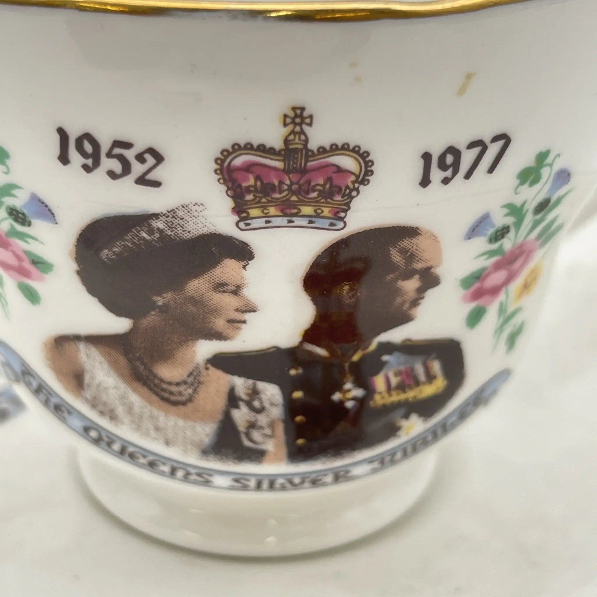 [Vintage] Cup & Saucer / The Queen's Silver Jubilee 1952-1977 / 1977 / Bone China / England / Queen Elizabeth II, Gold
