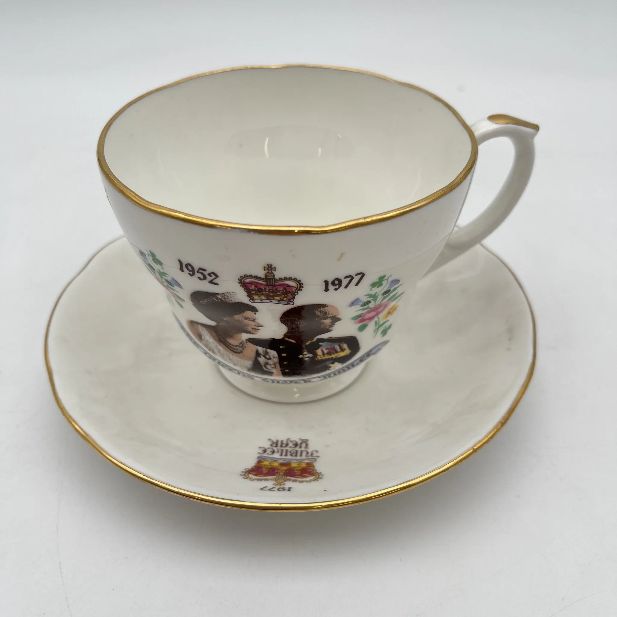 【复古】杯&碟/ The Queen's Silver Jubilee 1952-1977 / 1977 / Bone China /英国/伊丽莎白二世，金彩