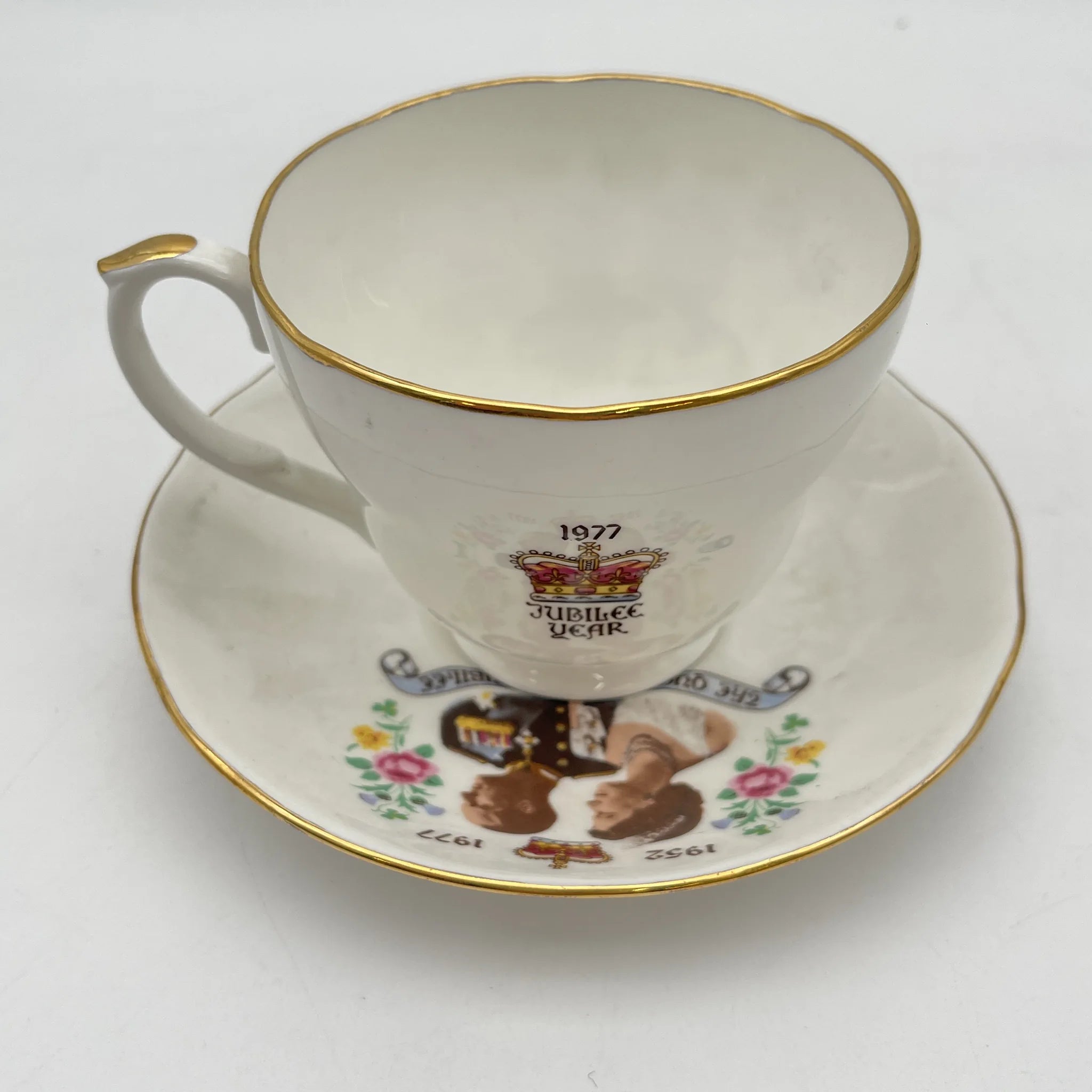 [Vintage] Cup & Saucer / The Queen's Silver Jubilee 1952-1977 / 1977 / Bone China / England / Queen Elizabeth II, Gold