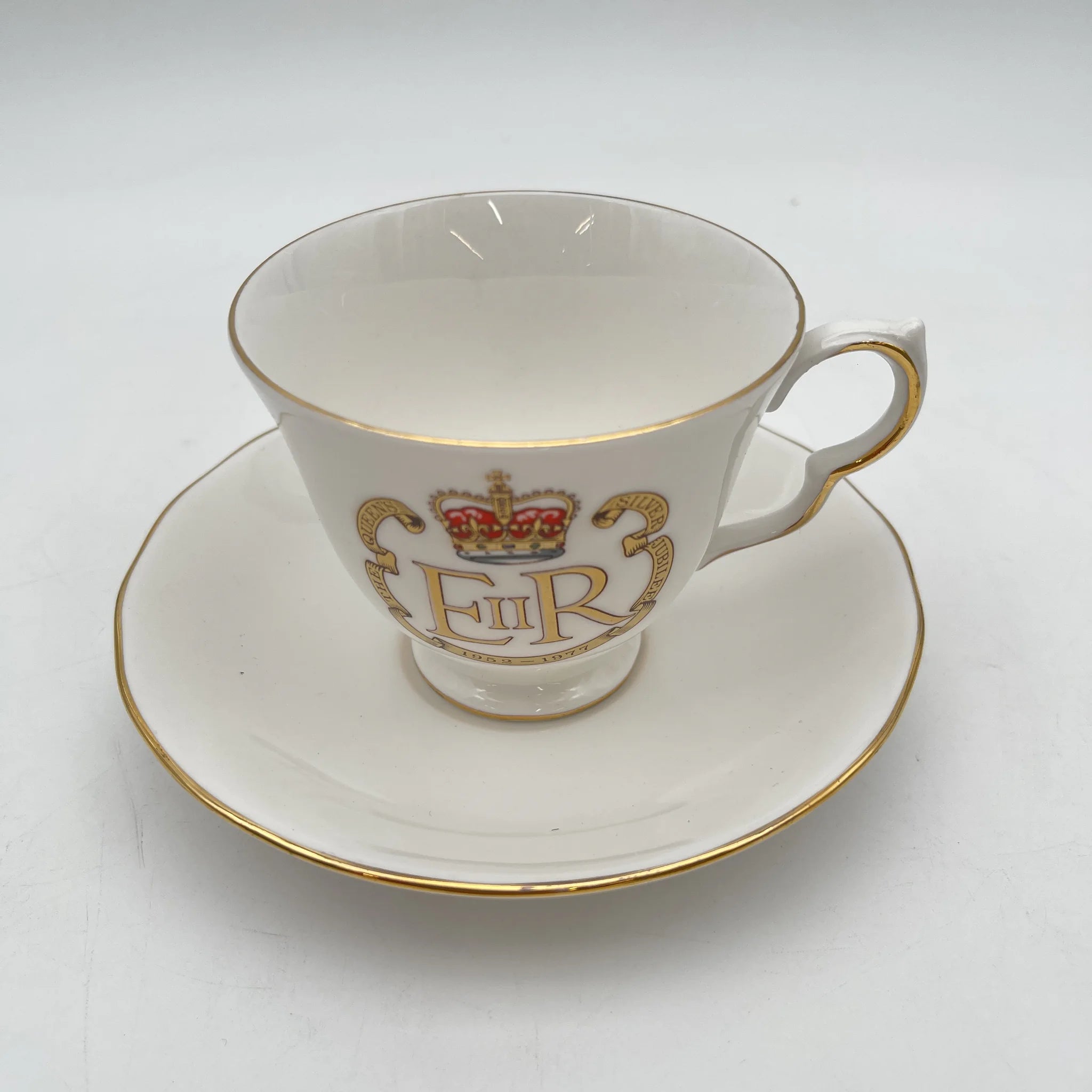 Queen Anne / The Queen's Silver Jubilee 1952-1977 / 1977 / Bone China /英国/ 伊丽莎白二世，金色