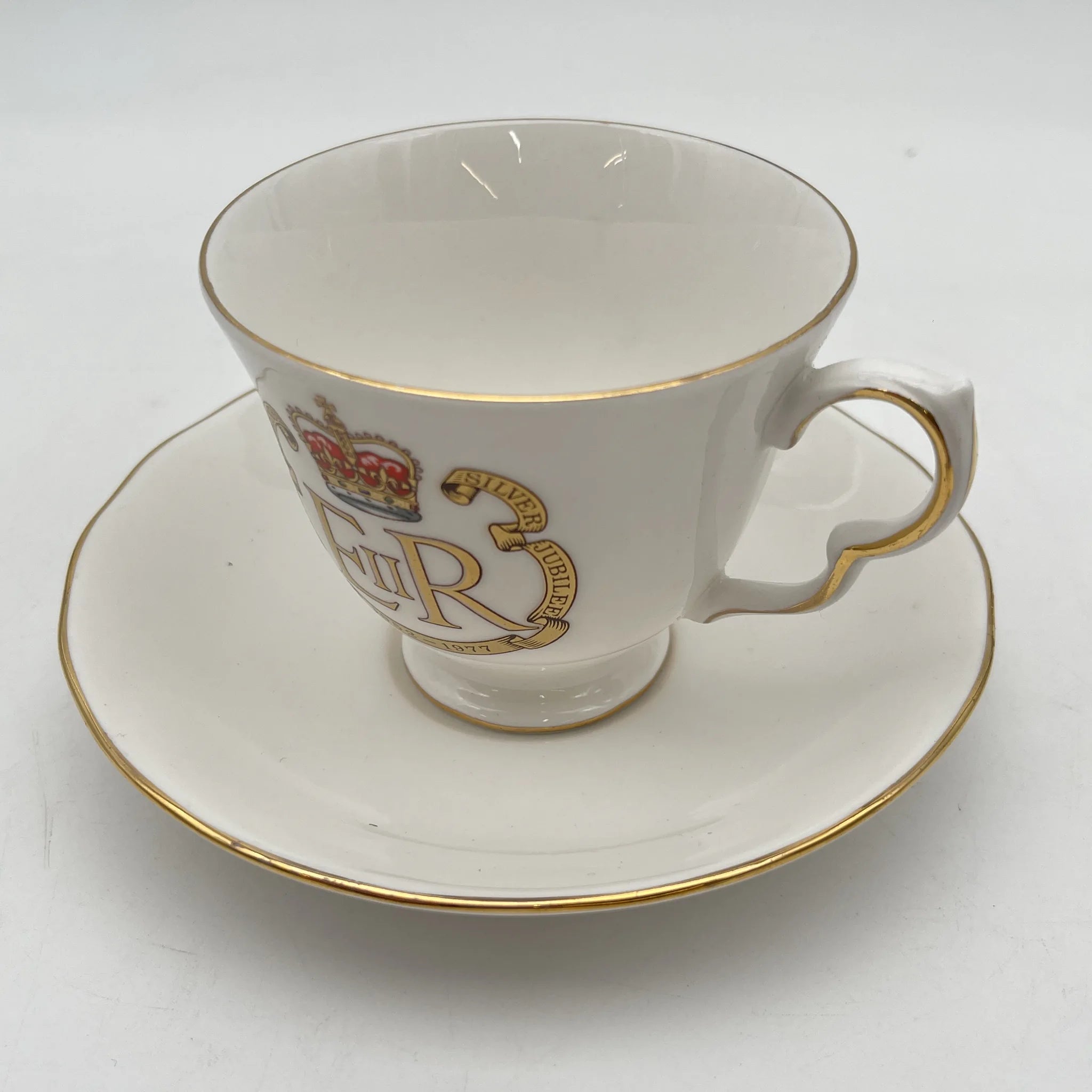 [Vintage] Cup & Saucer / Queen Anne / The Queen's Silver Jubilee 1952-1977 / 1977 / Bone China / England / Queen Elizabeth II, Gold