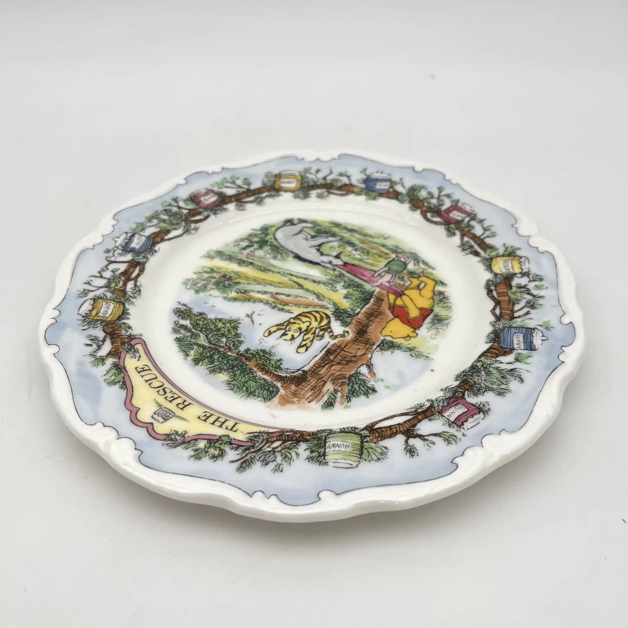 [Vintage] Dessert plate (medium plate) / Royal Doulton / The Winnie The Pooh Collection / The Rescue / Estimated 1990s / Bone China / England / John Finnie