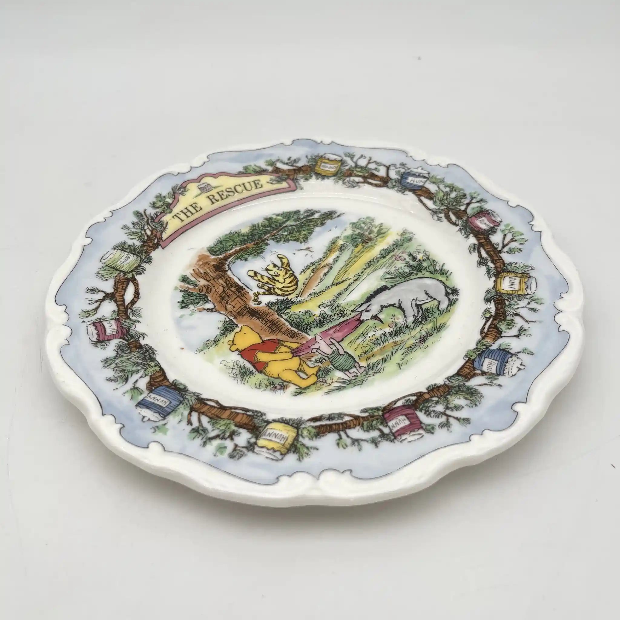 [Vintage] Dessert plate (medium plate) / Royal Doulton / The Winnie The Pooh Collection / The Rescue / Estimated 1990s / Bone China / England / John Finnie