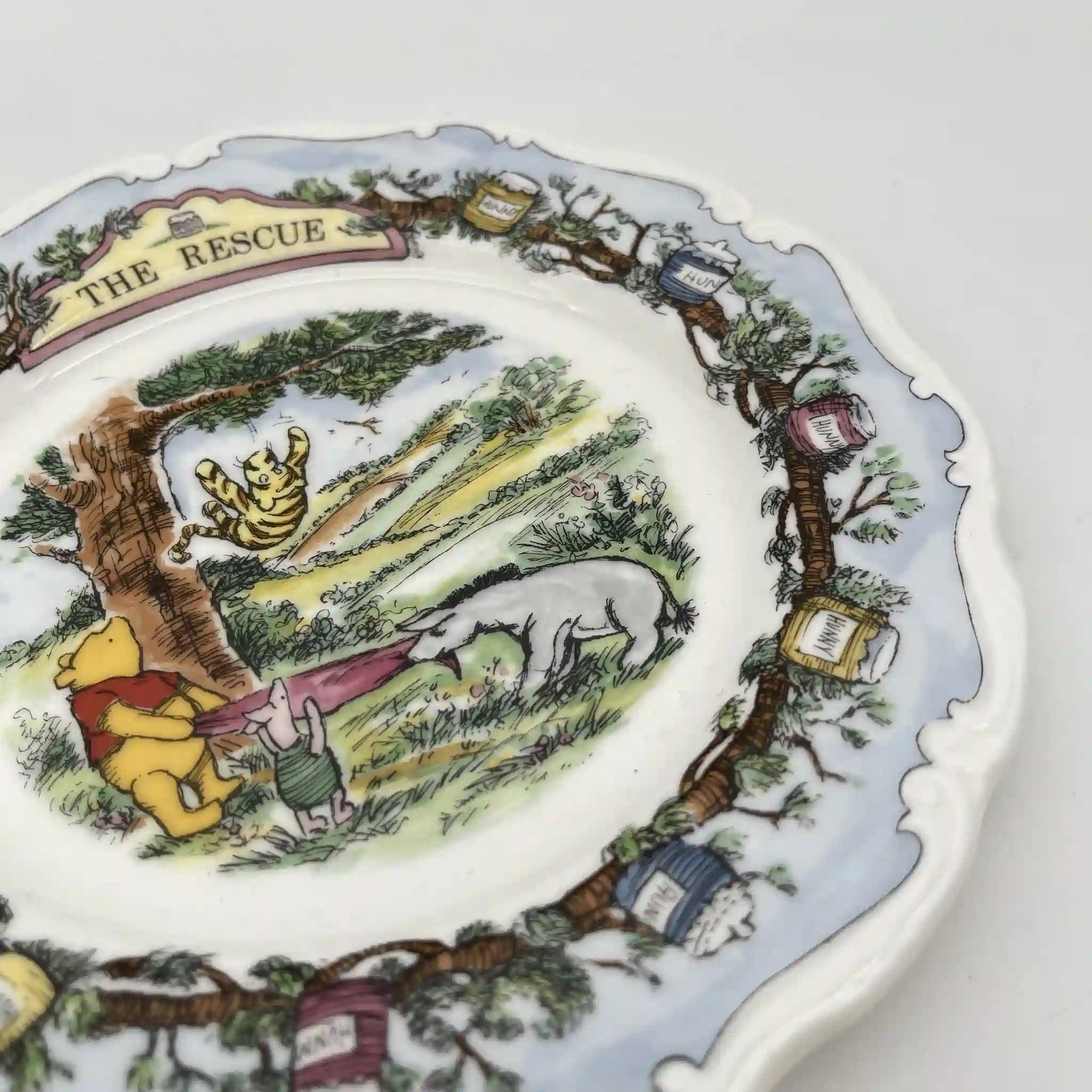 [Vintage] Dessert plate (medium plate) / Royal Doulton / The Winnie The Pooh Collection / The Rescue / Estimated 1990s / Bone China / England / John Finnie