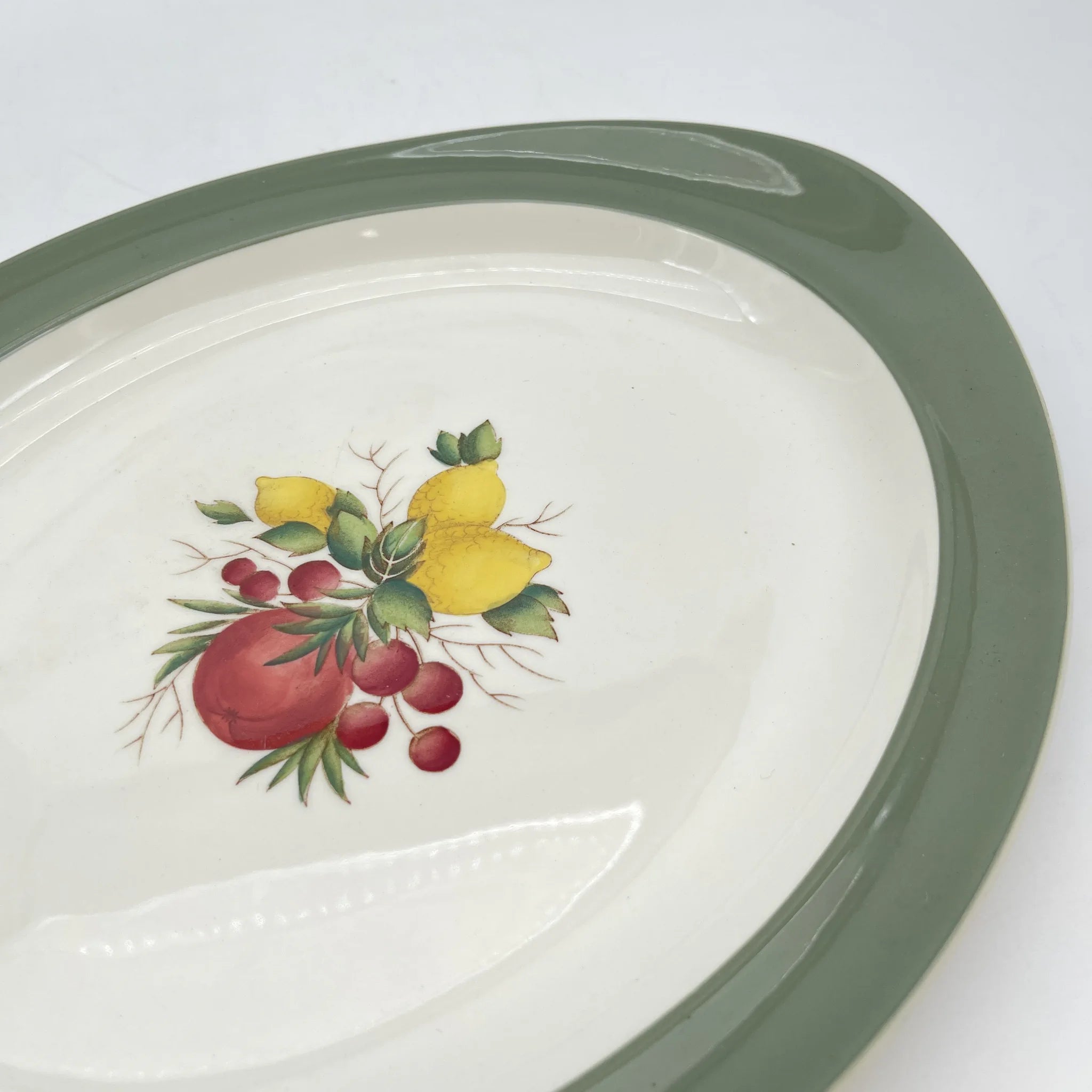 [Vintage] Platter (large plate) / Wedgewood / Covent Garden / Estimated mid-20C / Pottery / England / Botanical art
