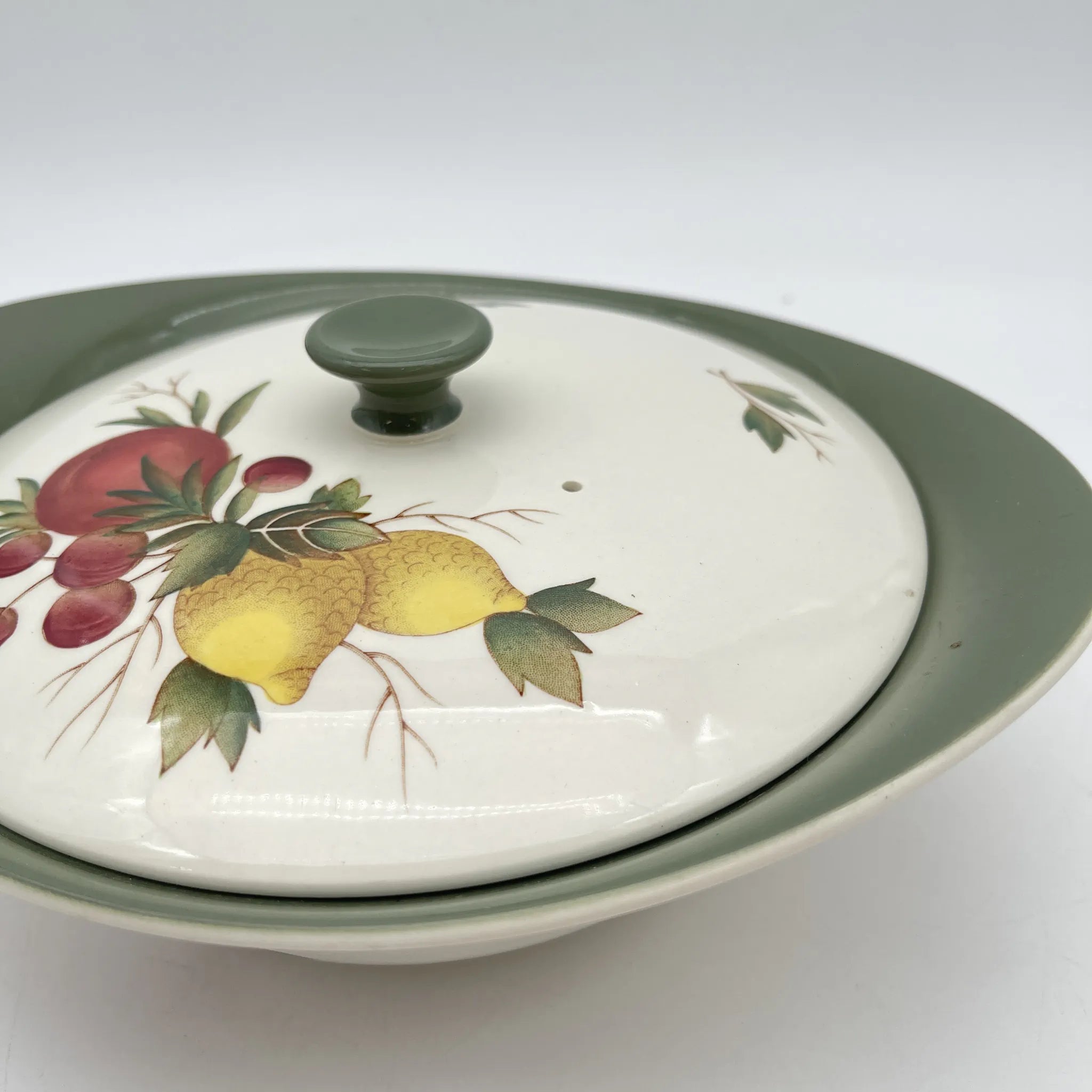 [Vintage] Casserole (deep gratin dish with lid) / Wedgewood / Covent Garden / Estimated mid-20C / Pottery / England / Botanical art