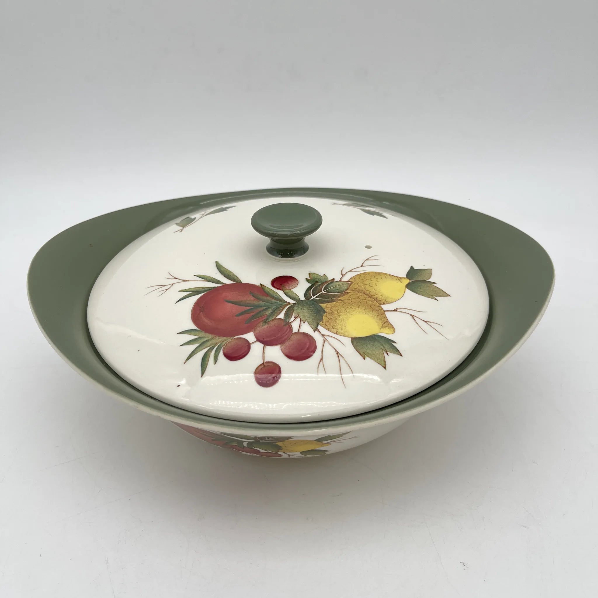 [Vintage] Casserole (deep gratin dish with lid) / Wedgewood / Covent Garden / Estimated mid-20C / Pottery / England / Botanical art