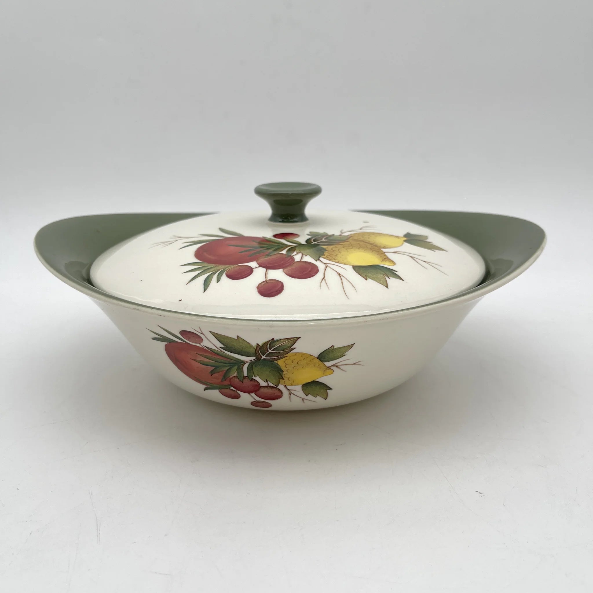 [Vintage] Casserole (deep gratin dish with lid) / Wedgewood / Covent Garden / Estimated mid-20C / Pottery / England / Botanical art