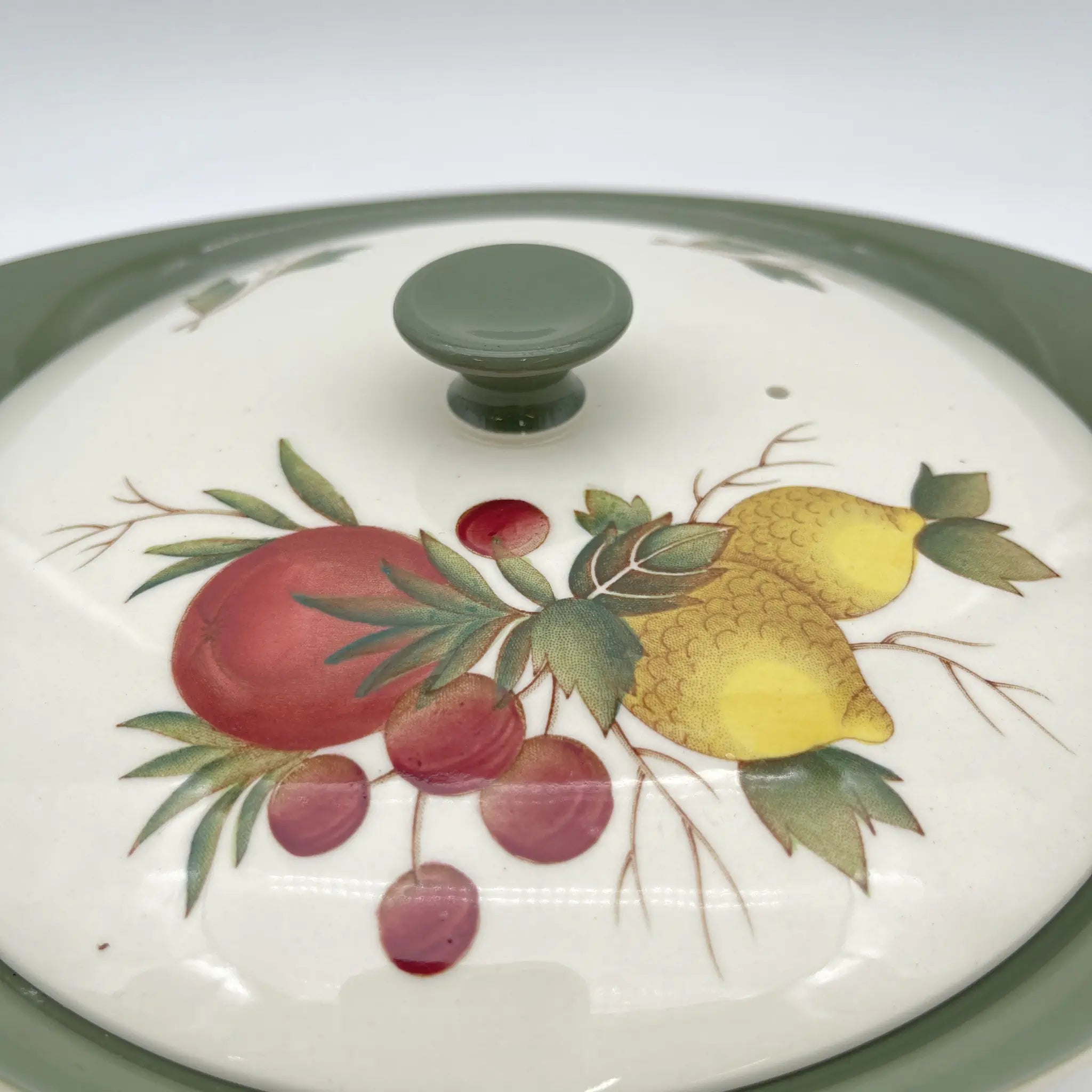 [Vintage] Casserole (deep gratin dish with lid) / Wedgewood / Covent Garden / Estimated mid-20C / Pottery / England / Botanical art