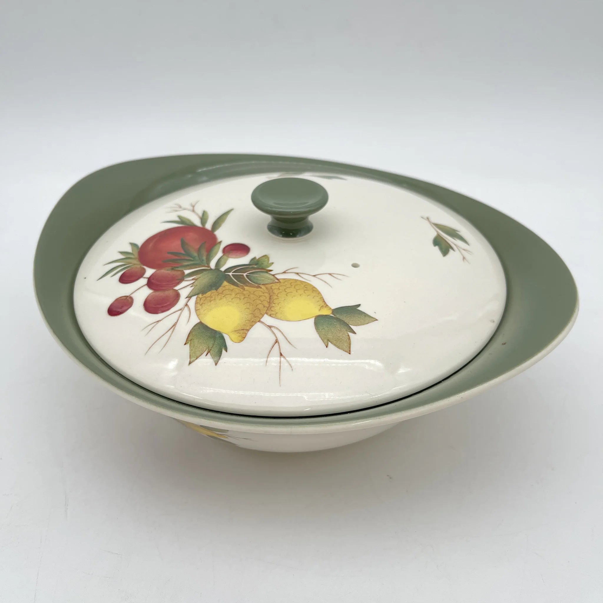 [Vintage] Casserole (deep gratin dish with lid) / Wedgewood / Covent Garden / Estimated mid-20C / Pottery / England / Botanical art
