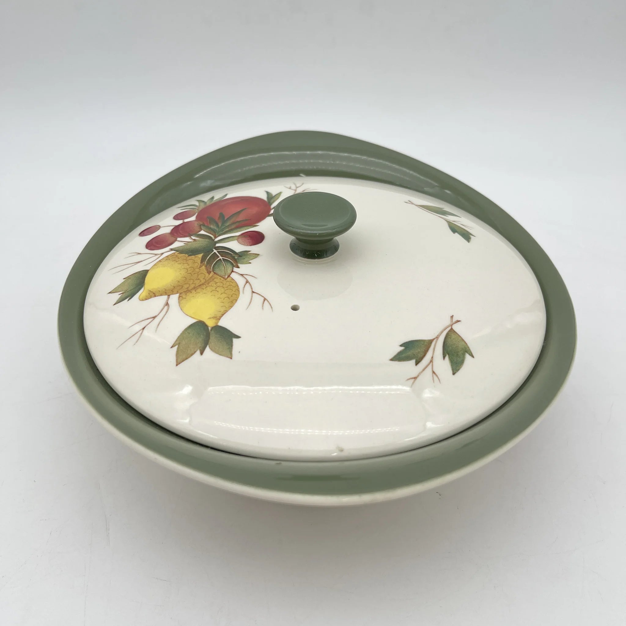 [Vintage] Casserole (deep gratin dish with lid) / Wedgewood / Covent Garden / Estimated mid-20C / Pottery / England / Botanical art